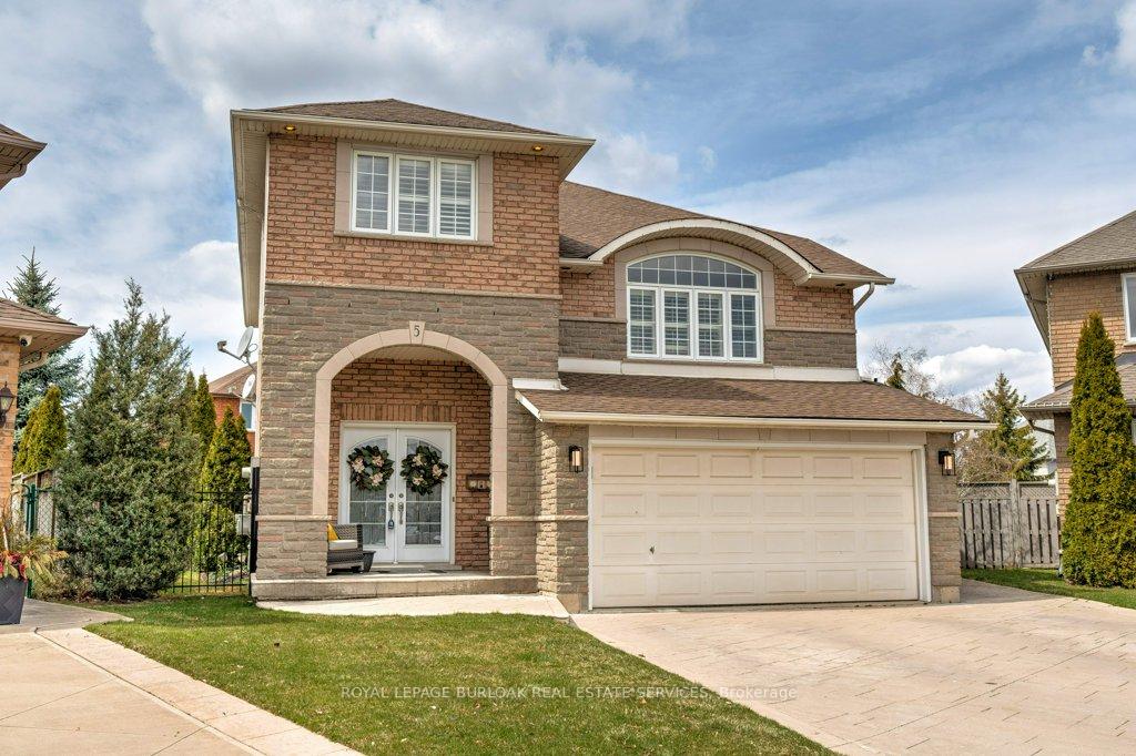 Photo 2 of 5 Mansion Court, Hamilton, Lisgar — HOMEH
