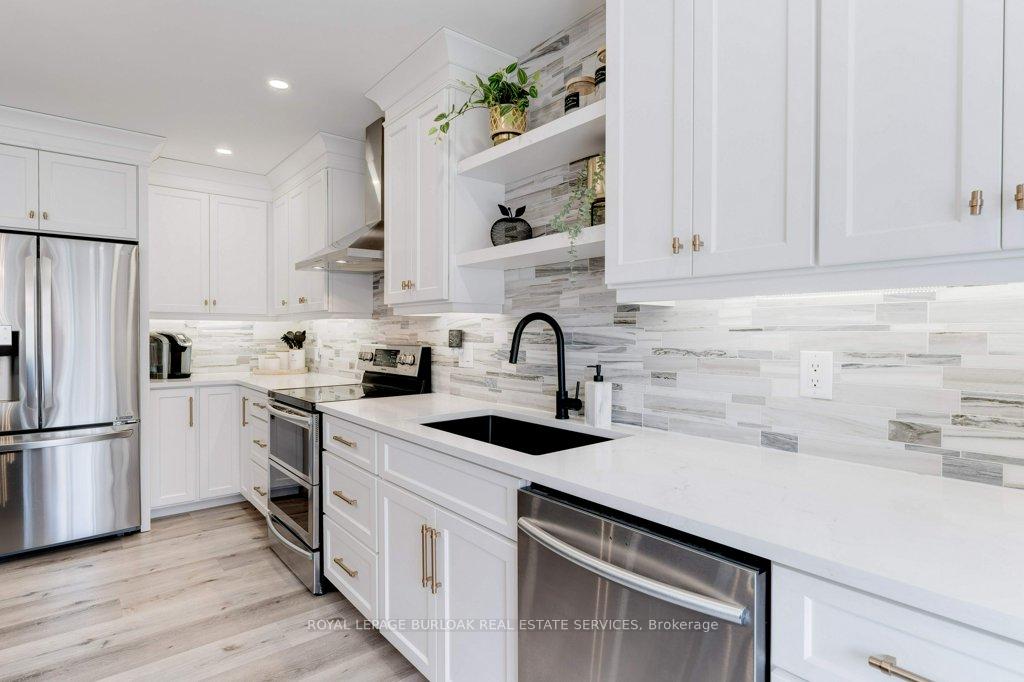 Photo 8 of 5 Mansion Court, Hamilton, Lisgar — HOMEH