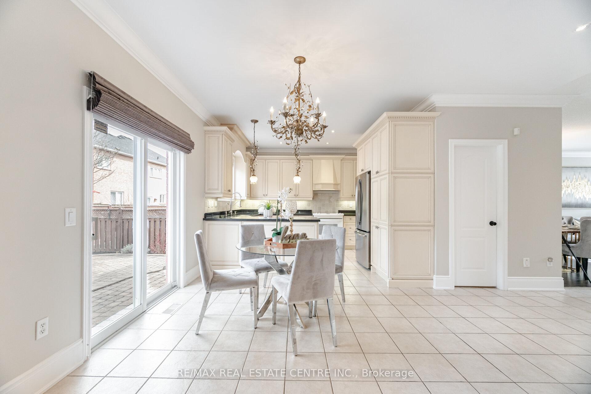 Photo 36 of 10 Bowsfield Drive, Brampton, Vales of Castlemore — HOMEH