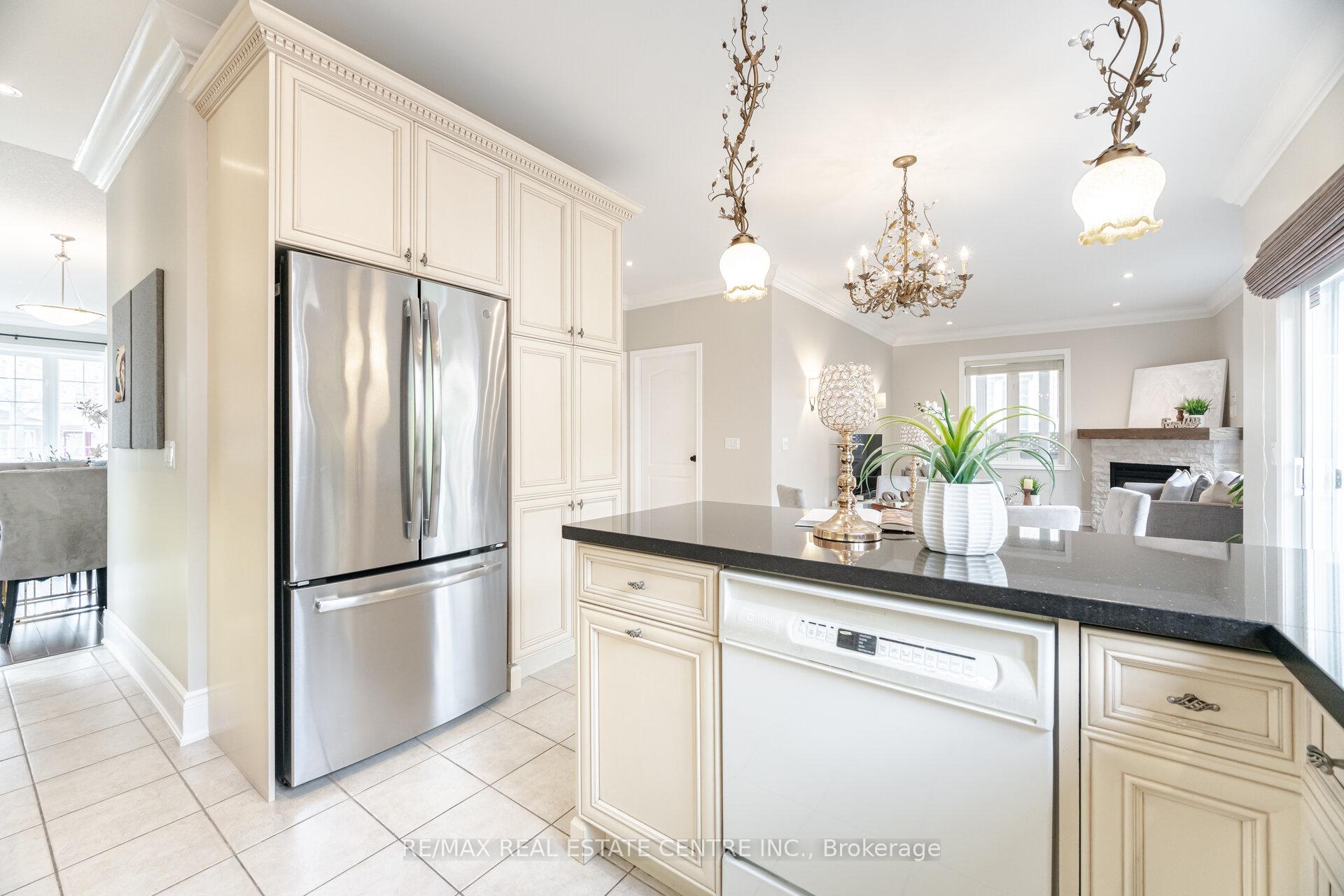 Photo 14 of 10 Bowsfield Drive, Brampton, Vales of Castlemore — HOMEH