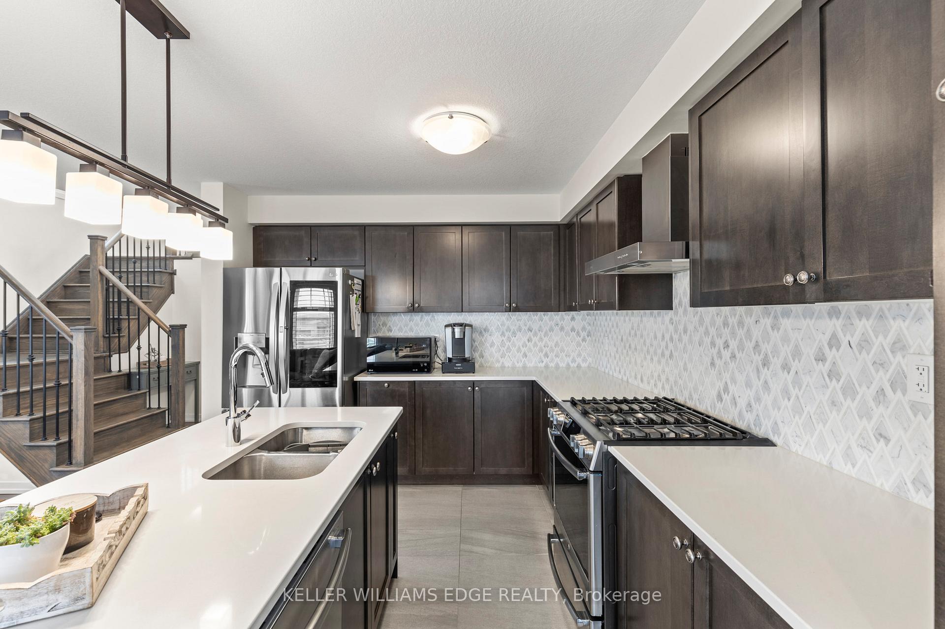 Photo 11 of 3 Pagebrook Crescent, Hamilton, Stoney Creek Mountain — HOMEH