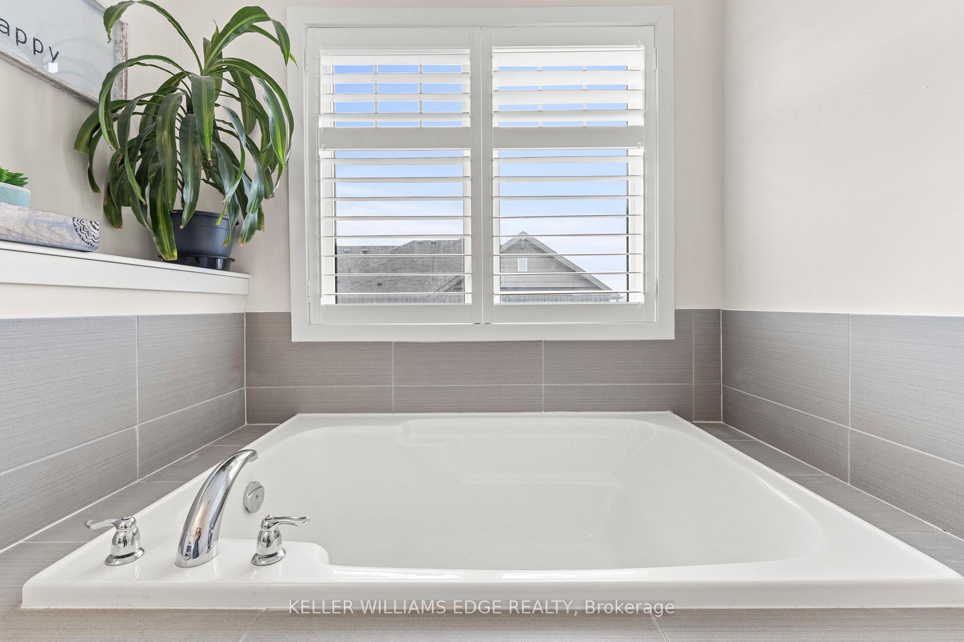 Photo 19 of 3 Pagebrook Crescent, Hamilton, Stoney Creek Mountain — HOMEH