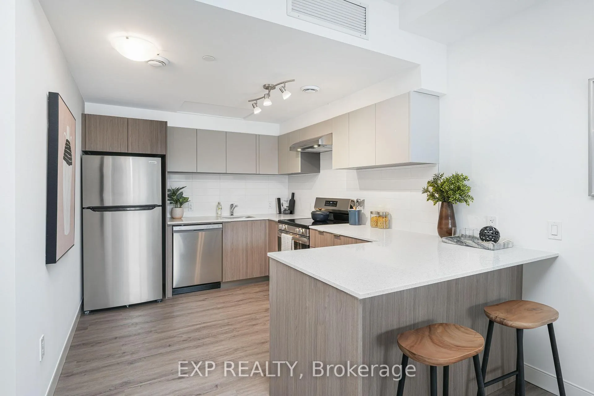 Photo 2 of Unit TH2, 100 Manett Crescent, Brampton, Brampton West — HOMEH