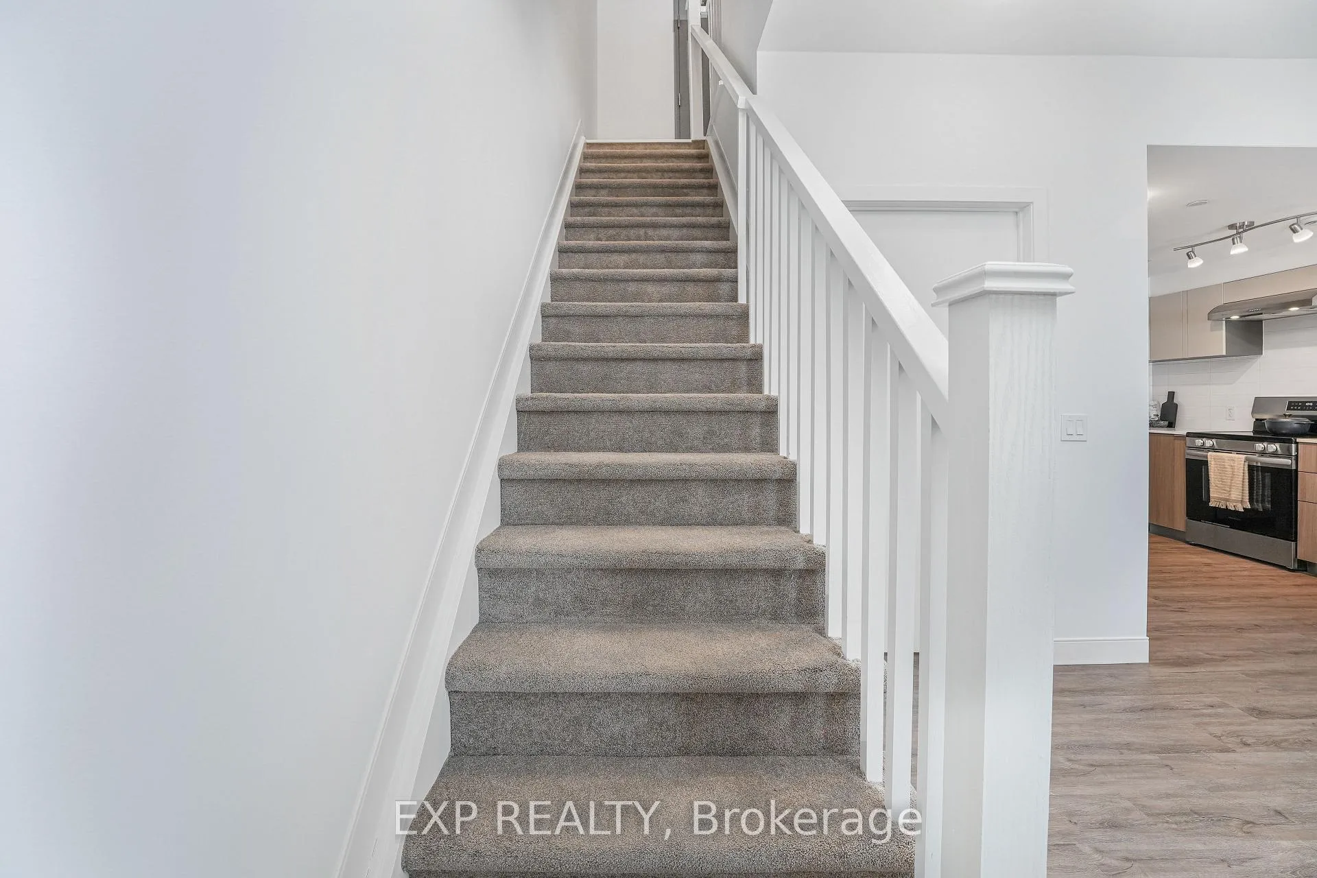 Photo 9 of Unit TH2, 100 Manett Crescent, Brampton, Brampton West — HOMEH
