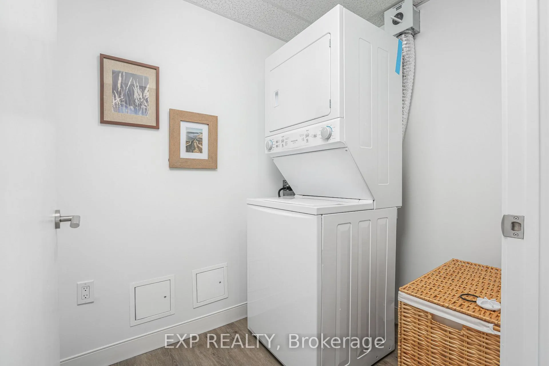 Photo 14 of Unit TH2, 100 Manett Crescent, Brampton, Brampton West — HOMEH