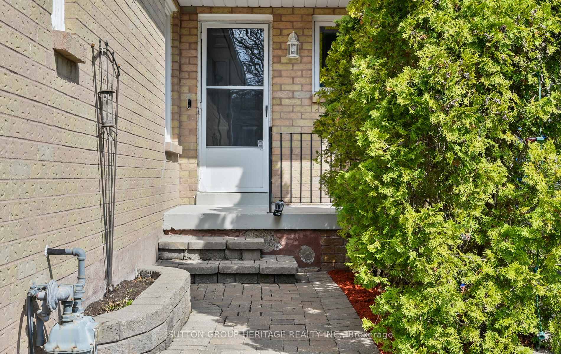 Photo 2 of 20 Hughes Crescent, Ajax, Central — HOMEH