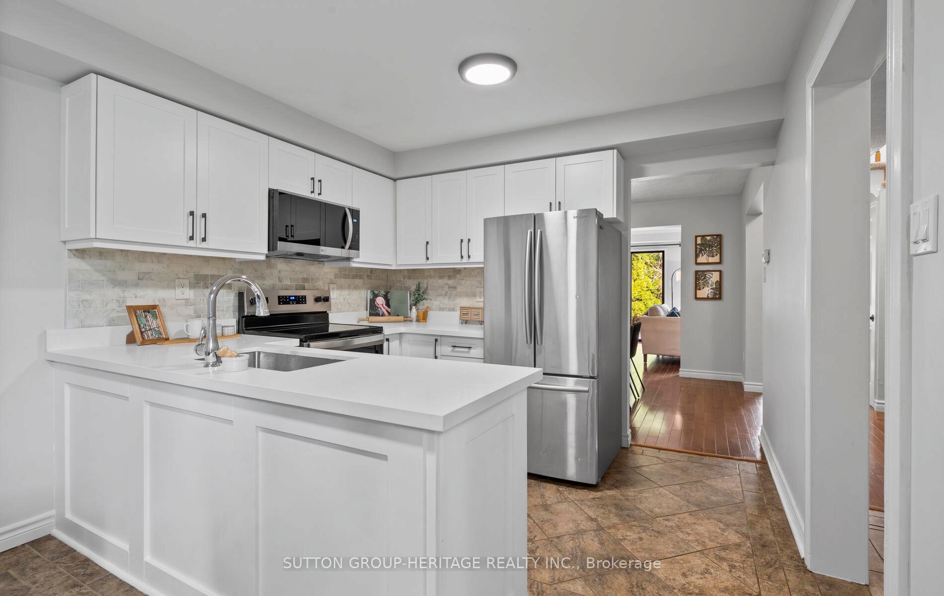 Photo 5 of 20 Hughes Crescent, Ajax, Central — HOMEH