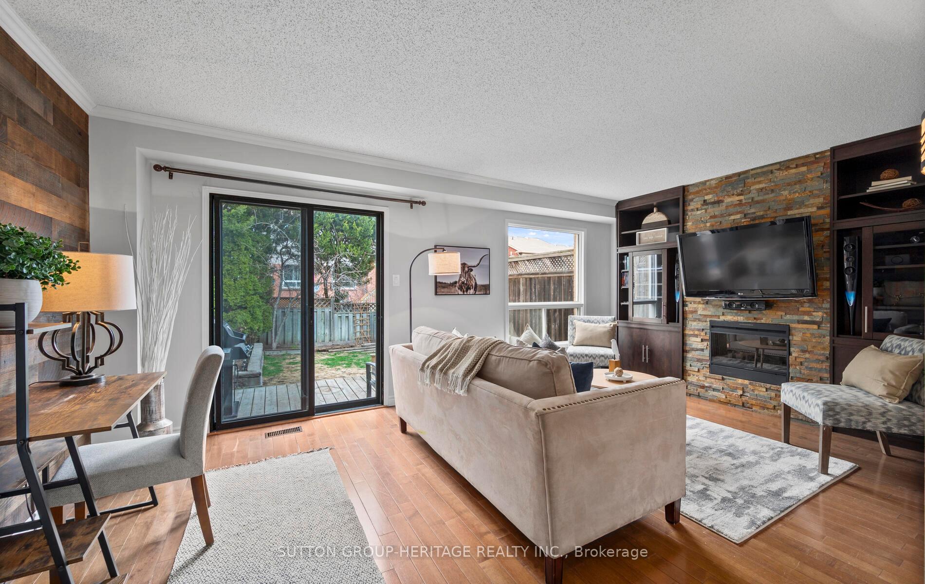Photo 12 of 20 Hughes Crescent, Ajax, Central — HOMEH