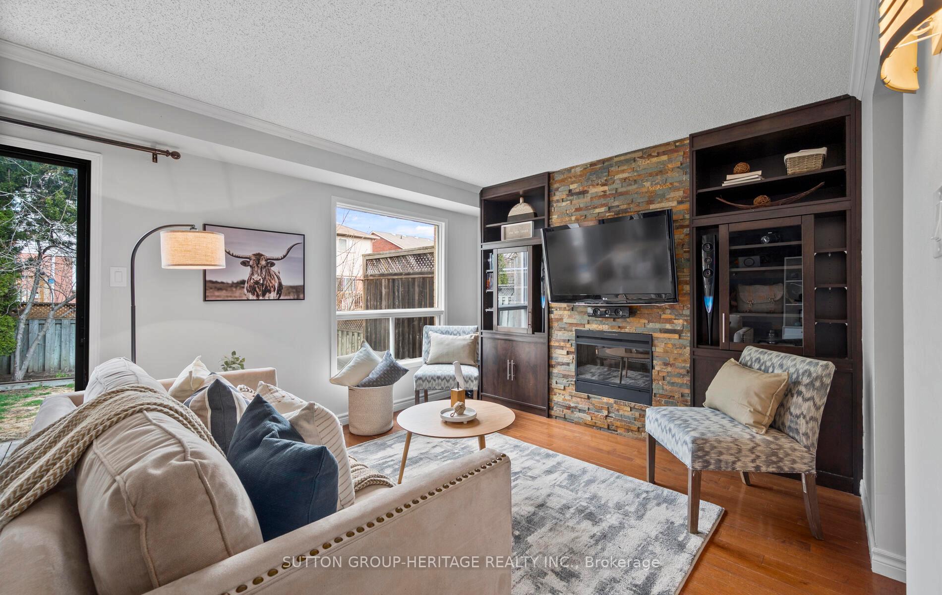 Photo 14 of 20 Hughes Crescent, Ajax, Central — HOMEH
