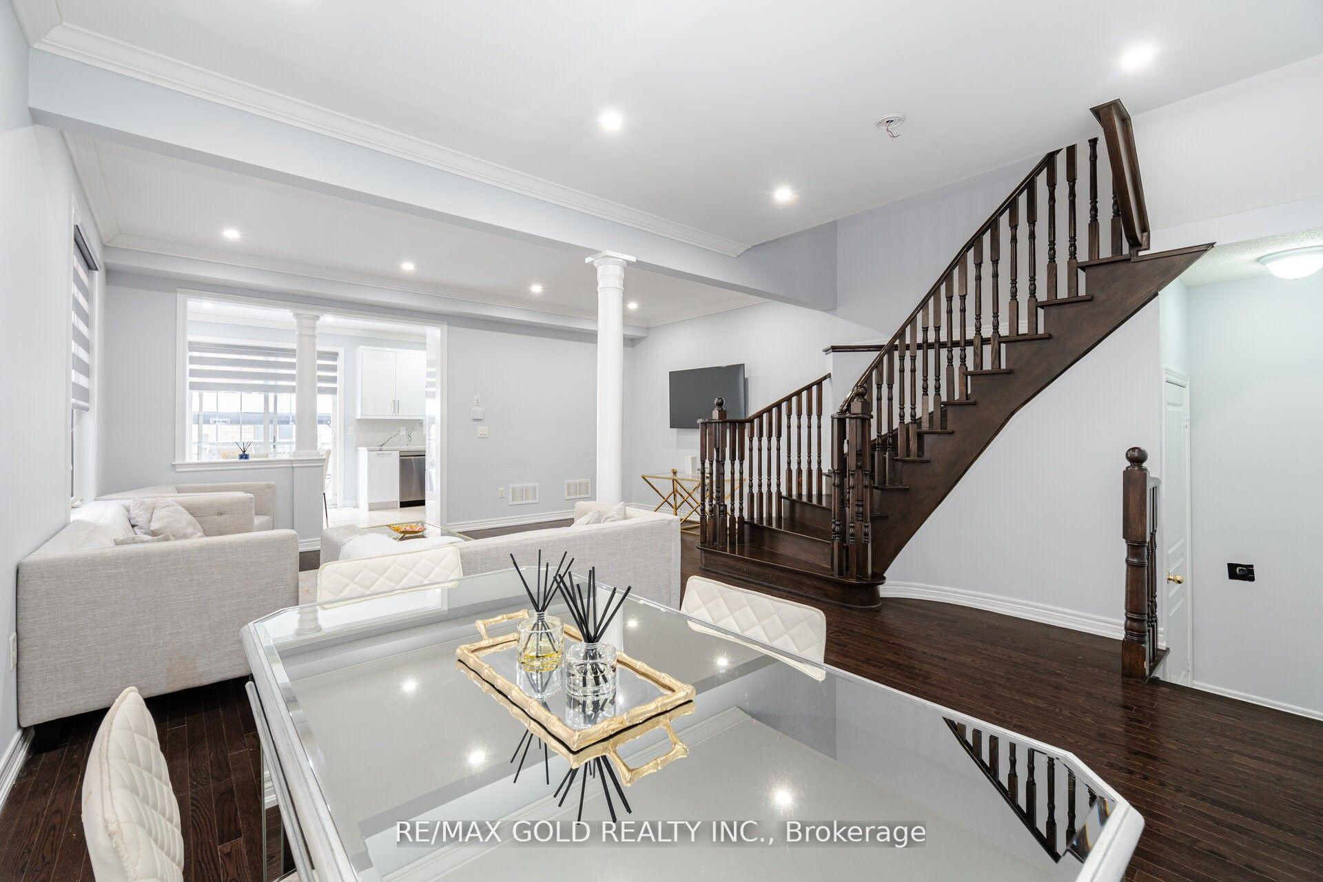 Photo 7 of 92 Vanderpool Crescent, Brampton, Bram East — HOMEH