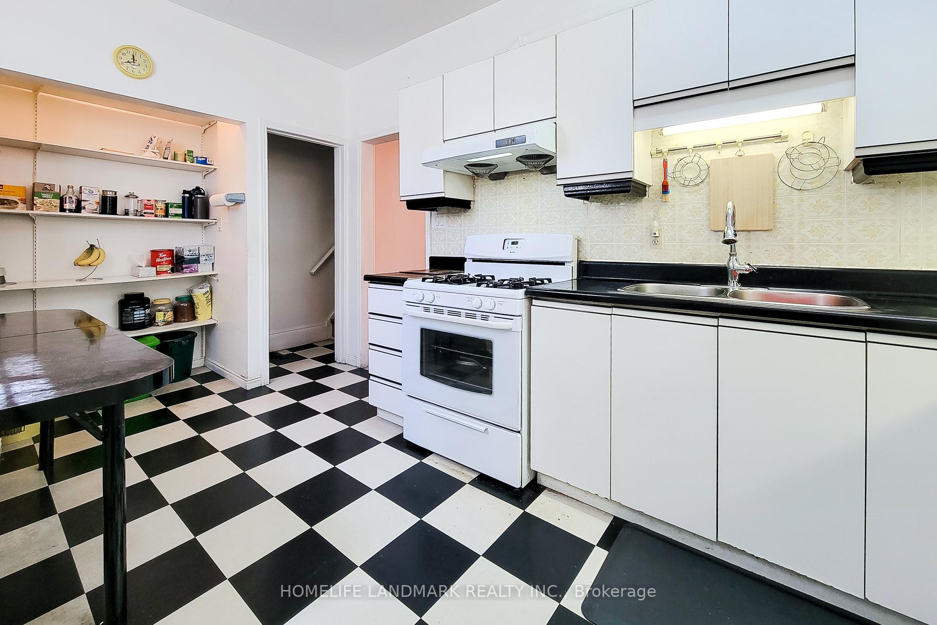 Photo 9 of 56 Arthur Avenue N, Hamilton, Gibson — HOMEH