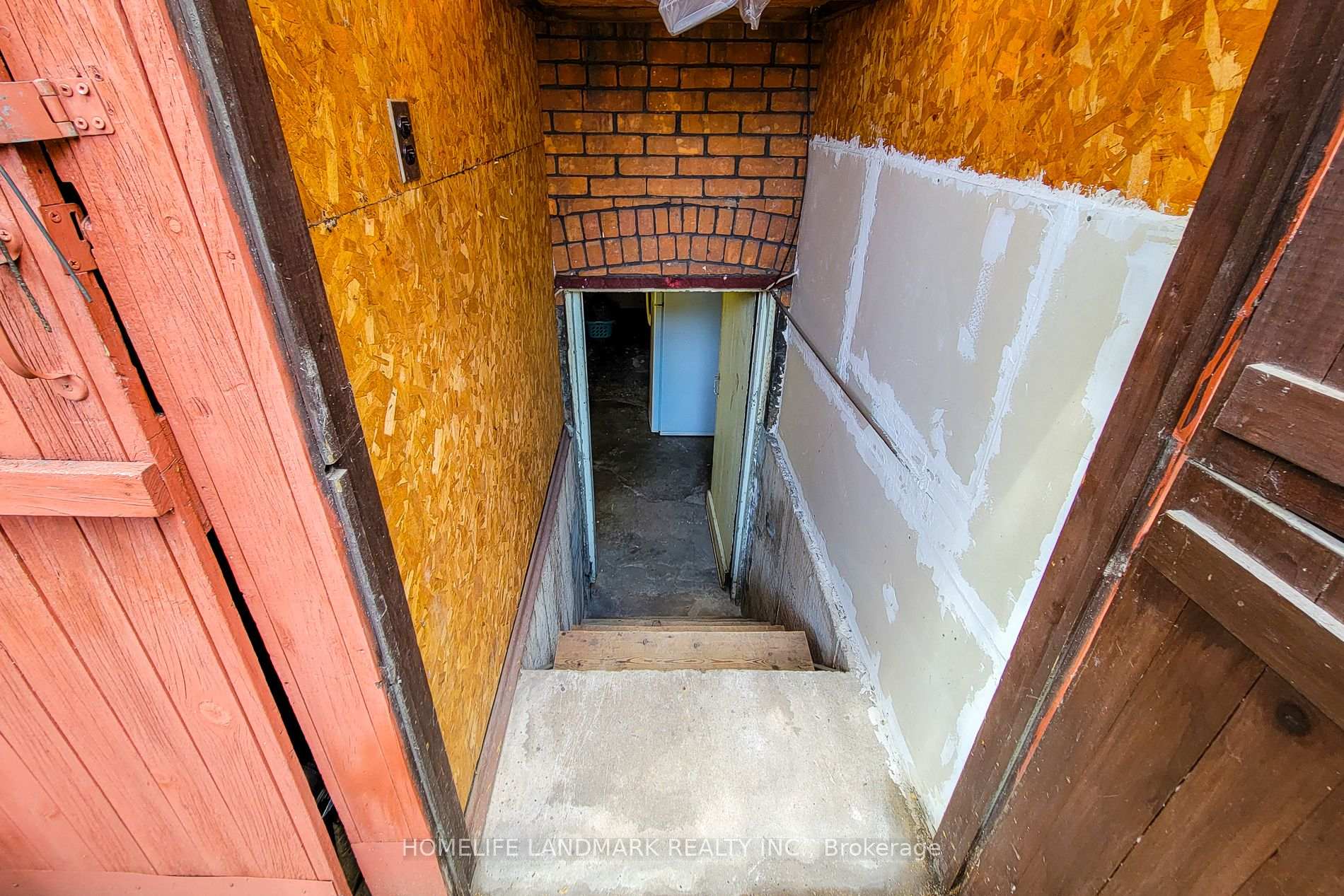 Photo 33 of 56 Arthur Avenue N, Hamilton, Gibson — HOMEH