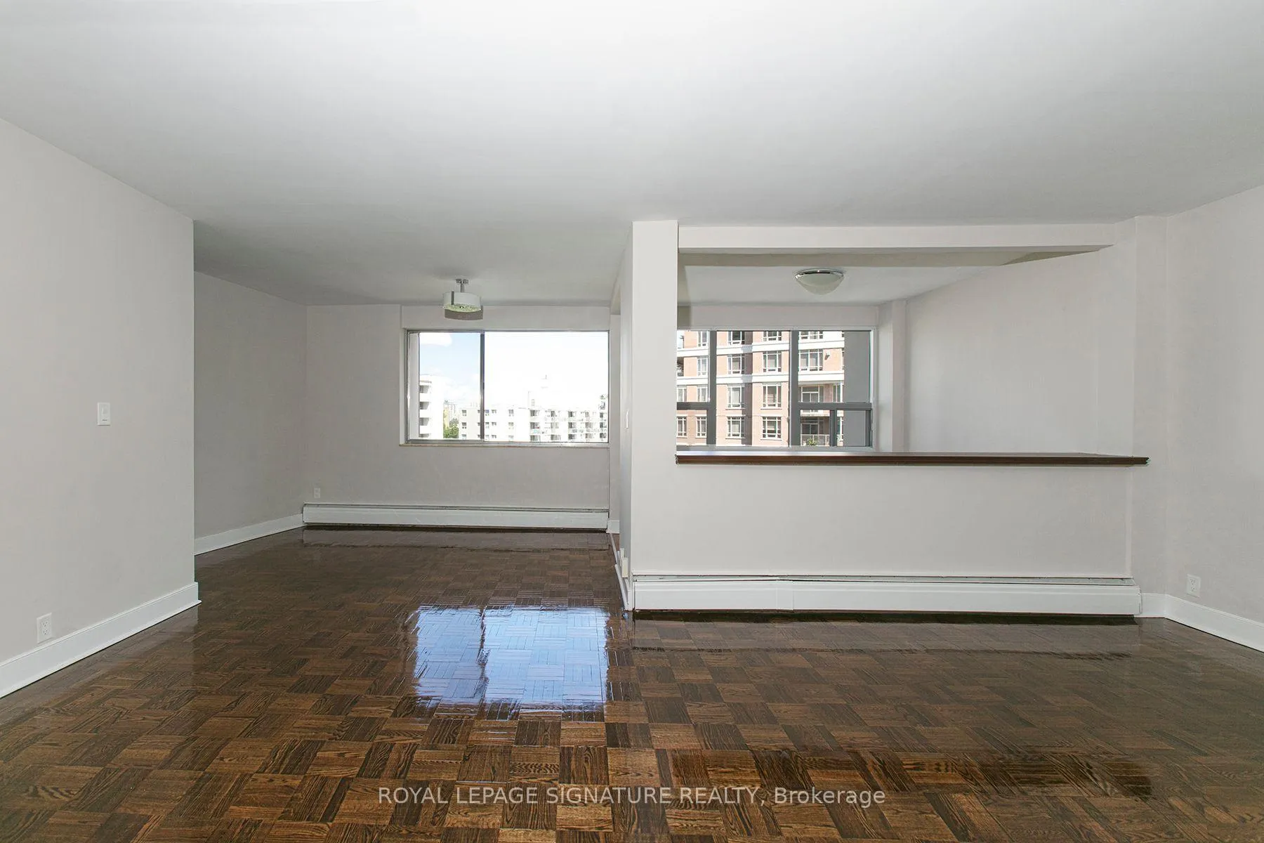 Front of Unit 903, 9 Deer Park Crescent