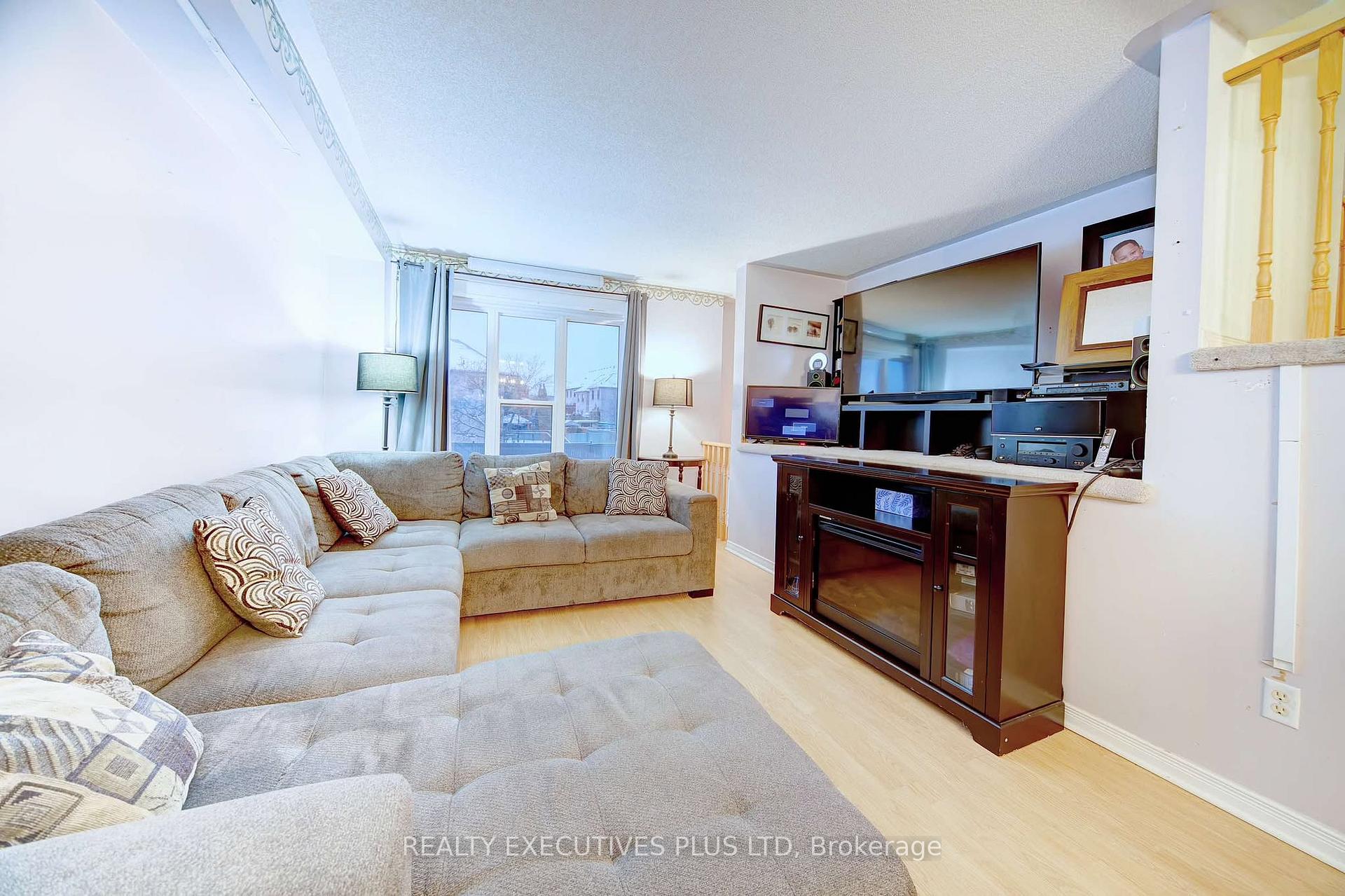 Photo 4 of 162 Provincial Place, Brampton, Northgate — HOMEH