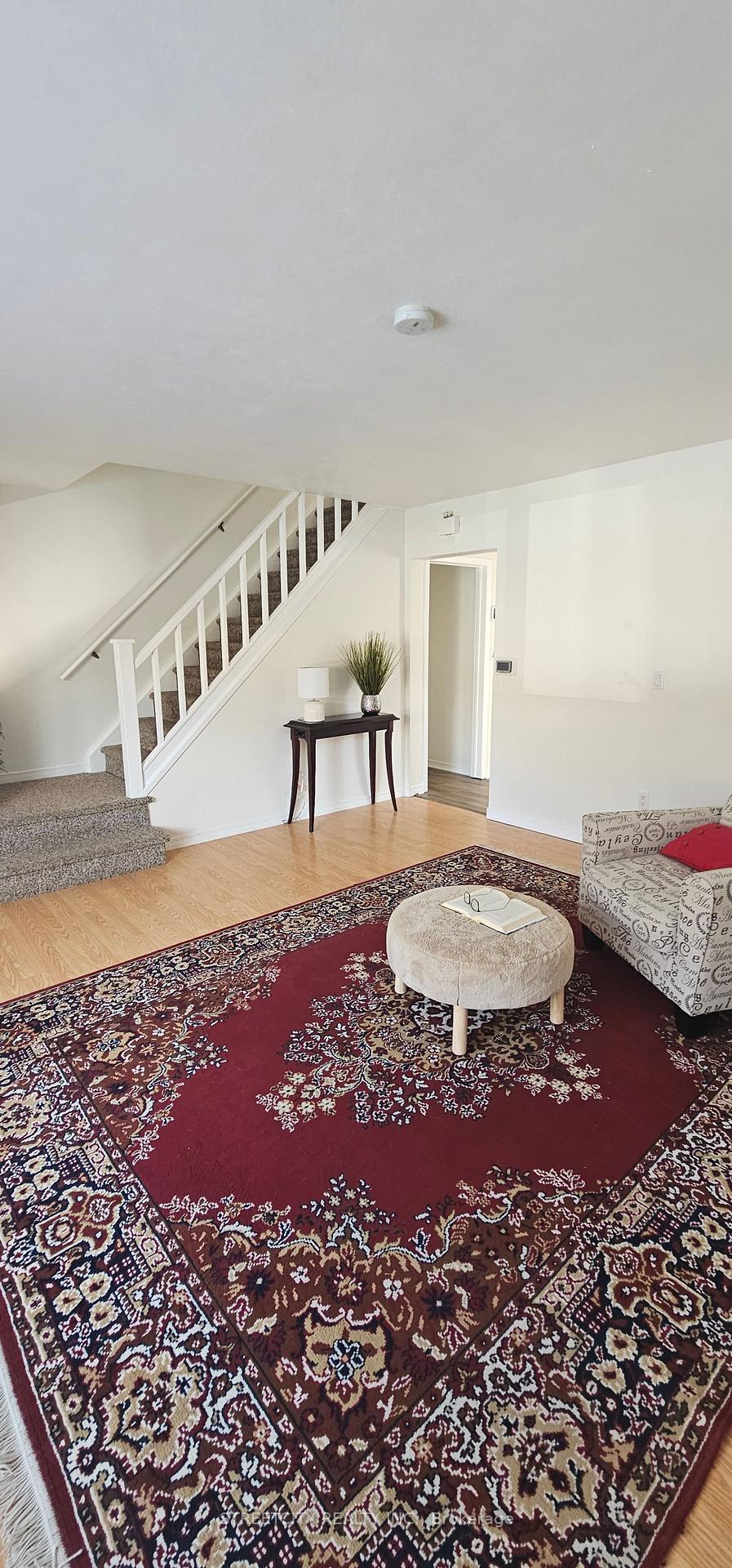 Photo 2 of 433 Forest Avenue, St. Thomas — HOMEH