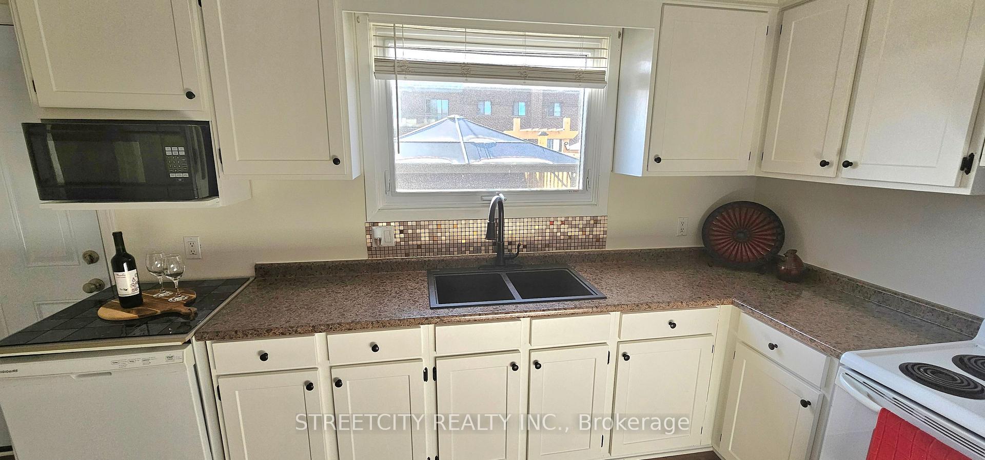 Photo 5 of 433 Forest Avenue, St. Thomas — HOMEH