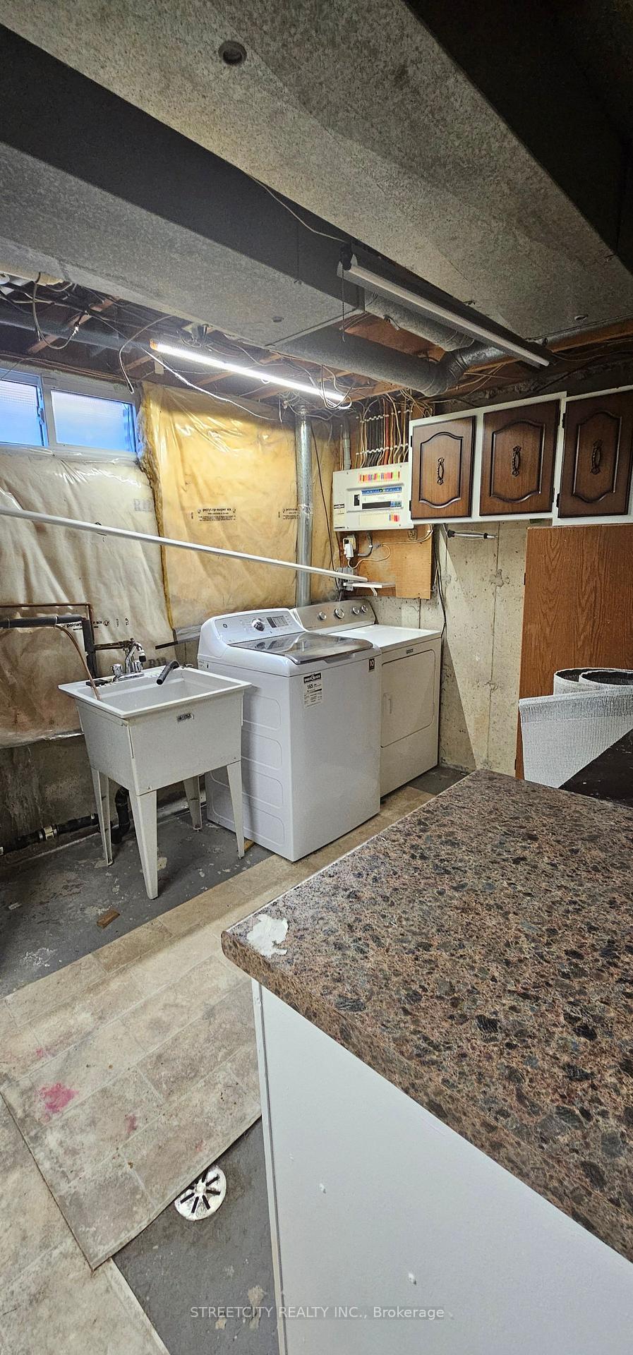 Photo 14 of 433 Forest Avenue, St. Thomas — HOMEH
