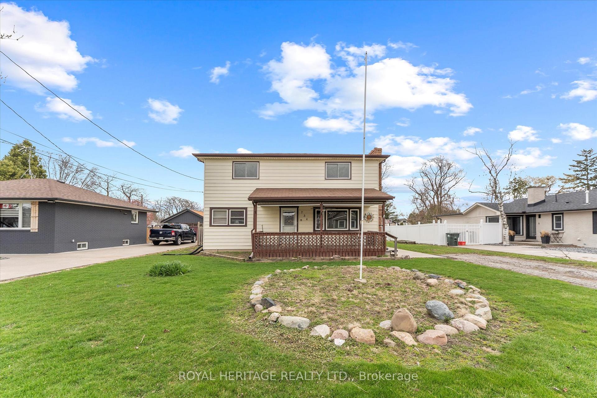 Photo 3 of 734 William Street, Tecumseh — HOMEH