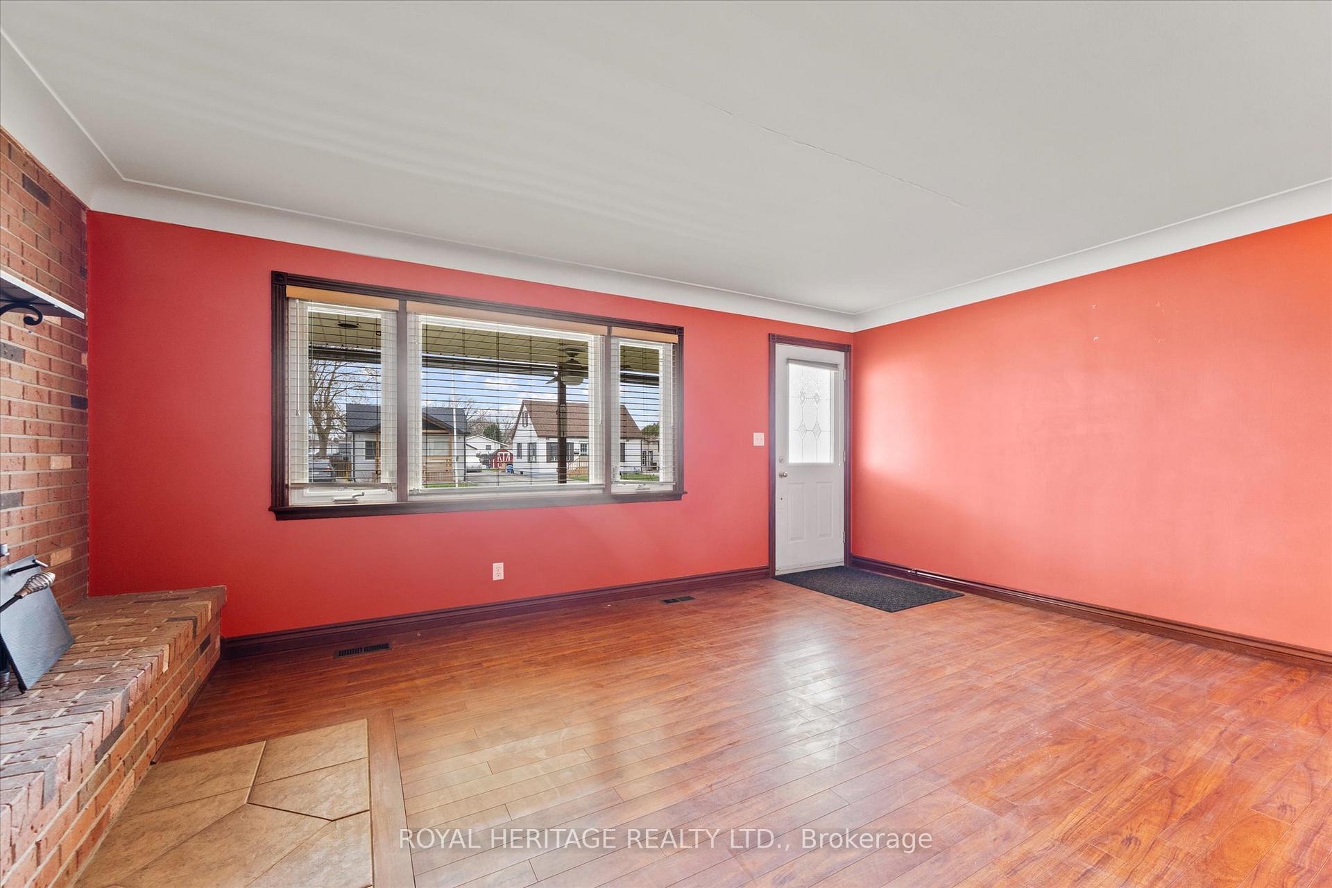 Photo 6 of 734 William Street, Tecumseh — HOMEH