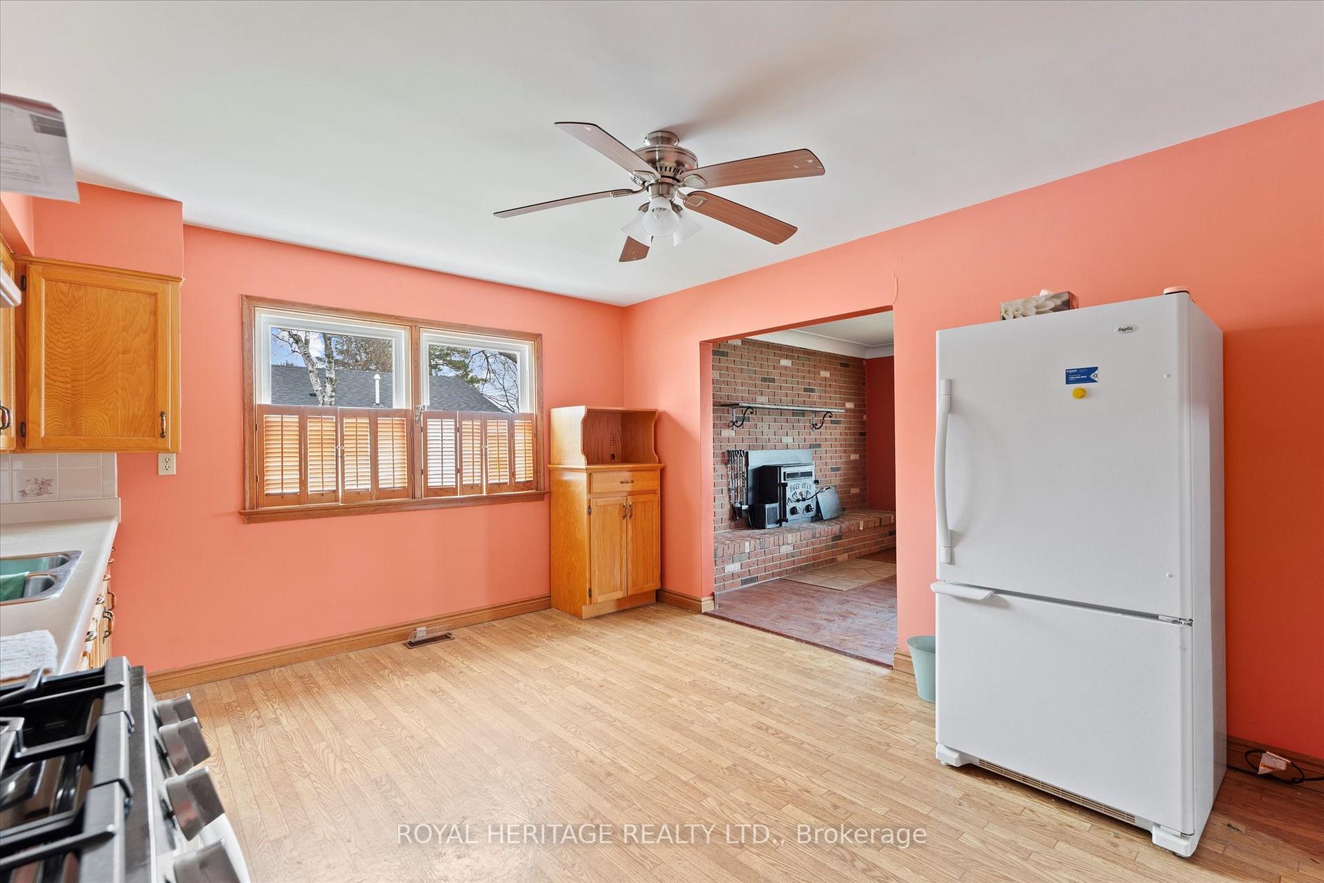 Photo 10 of 734 William Street, Tecumseh — HOMEH