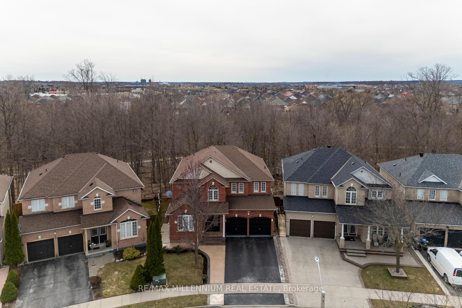 Photo 2 of 62 Dunvegan Crescent, Brampton, Fletcher's Meadow — HOMEH