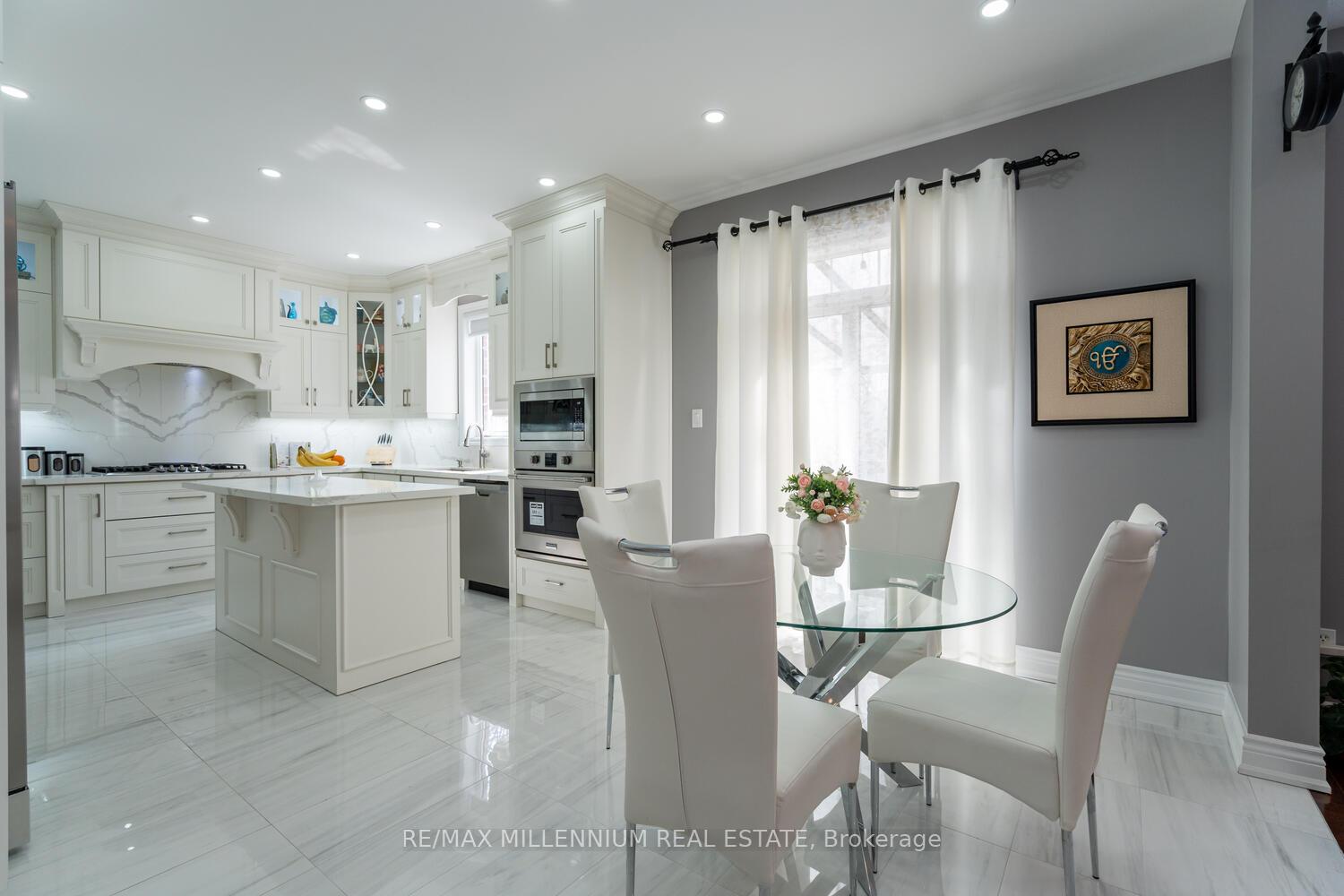 Photo 12 of 62 Dunvegan Crescent, Brampton, Fletcher's Meadow — HOMEH