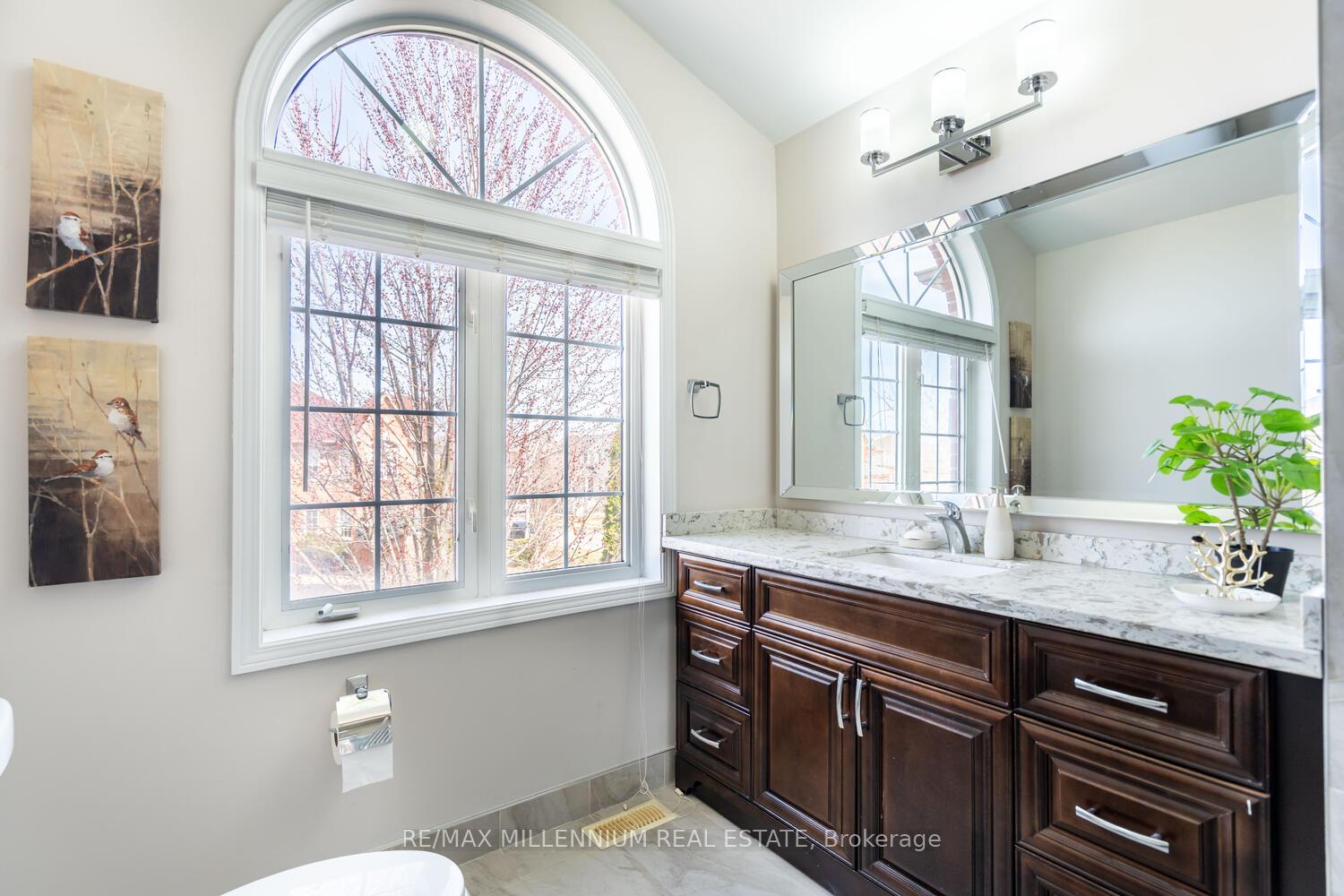 Photo 34 of 62 Dunvegan Crescent, Brampton, Fletcher's Meadow — HOMEH