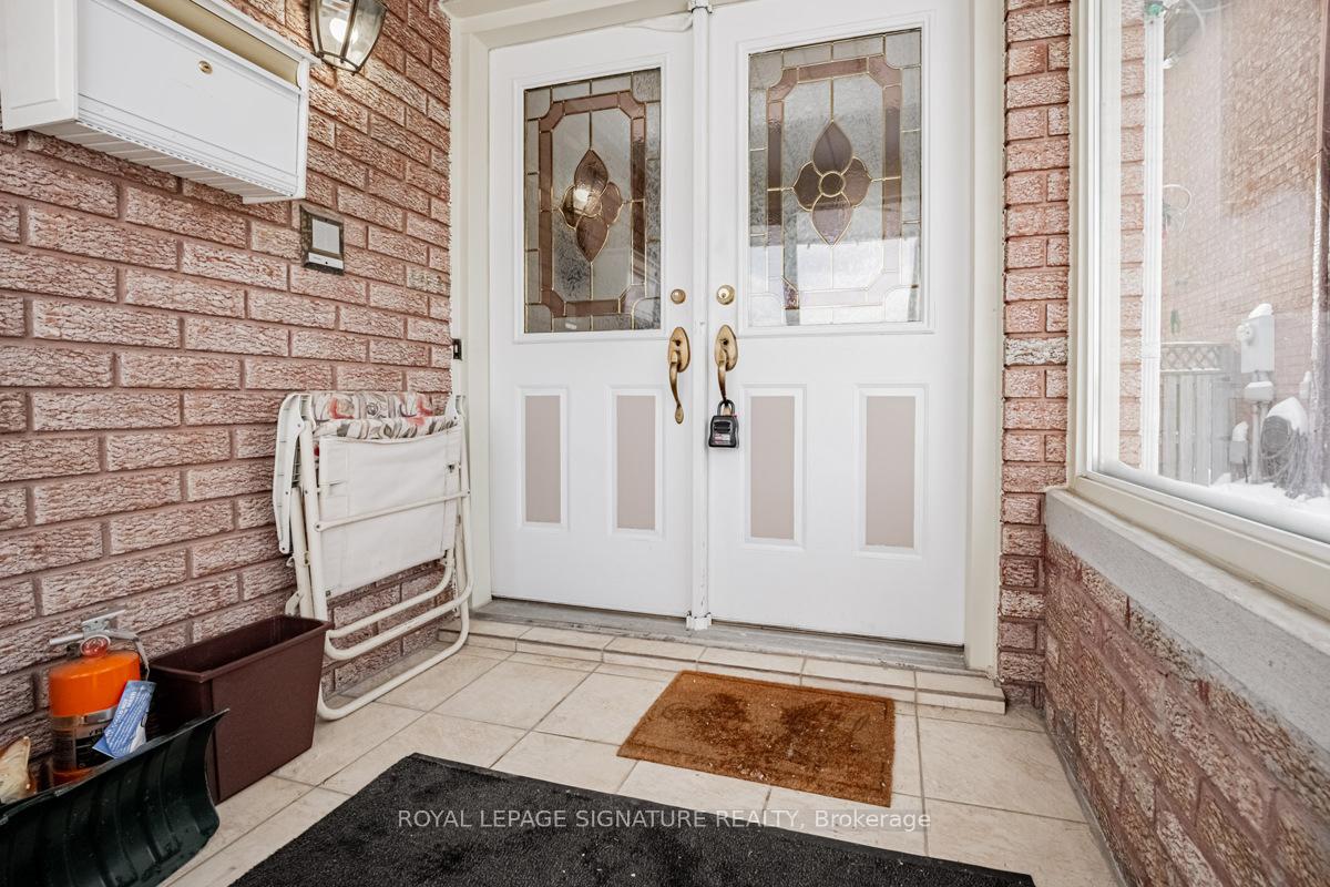 Photo 2 of 7 Casper Crescent, Brampton, Fletcher's Creek South — HOMEH