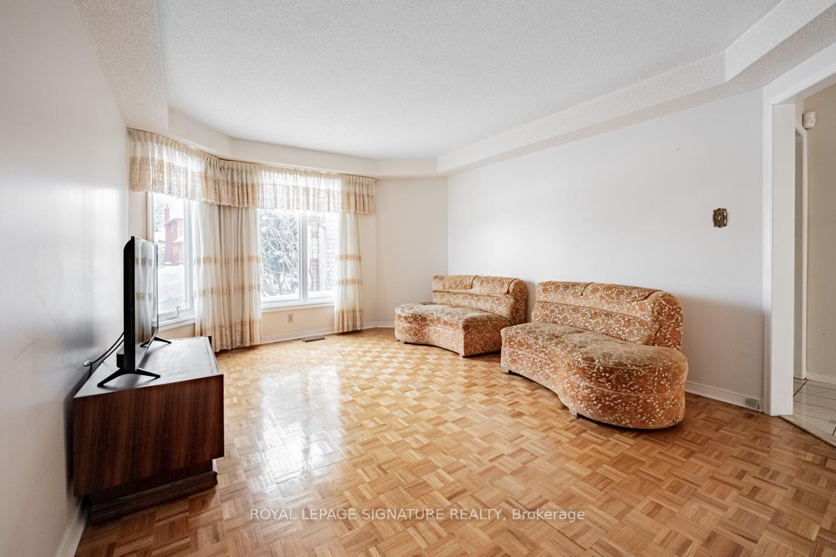 Photo 3 of 7 Casper Crescent, Brampton, Fletcher's Creek South — HOMEH