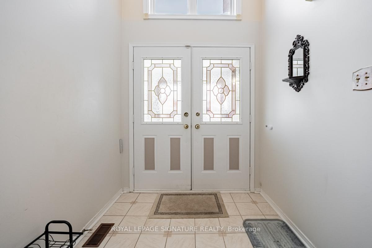 Photo 5 of 7 Casper Crescent, Brampton, Fletcher's Creek South — HOMEH