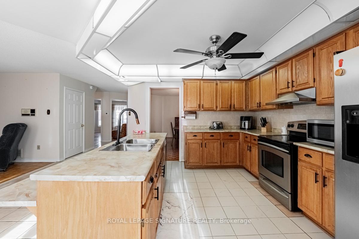 Photo 8 of 7 Casper Crescent, Brampton, Fletcher's Creek South — HOMEH