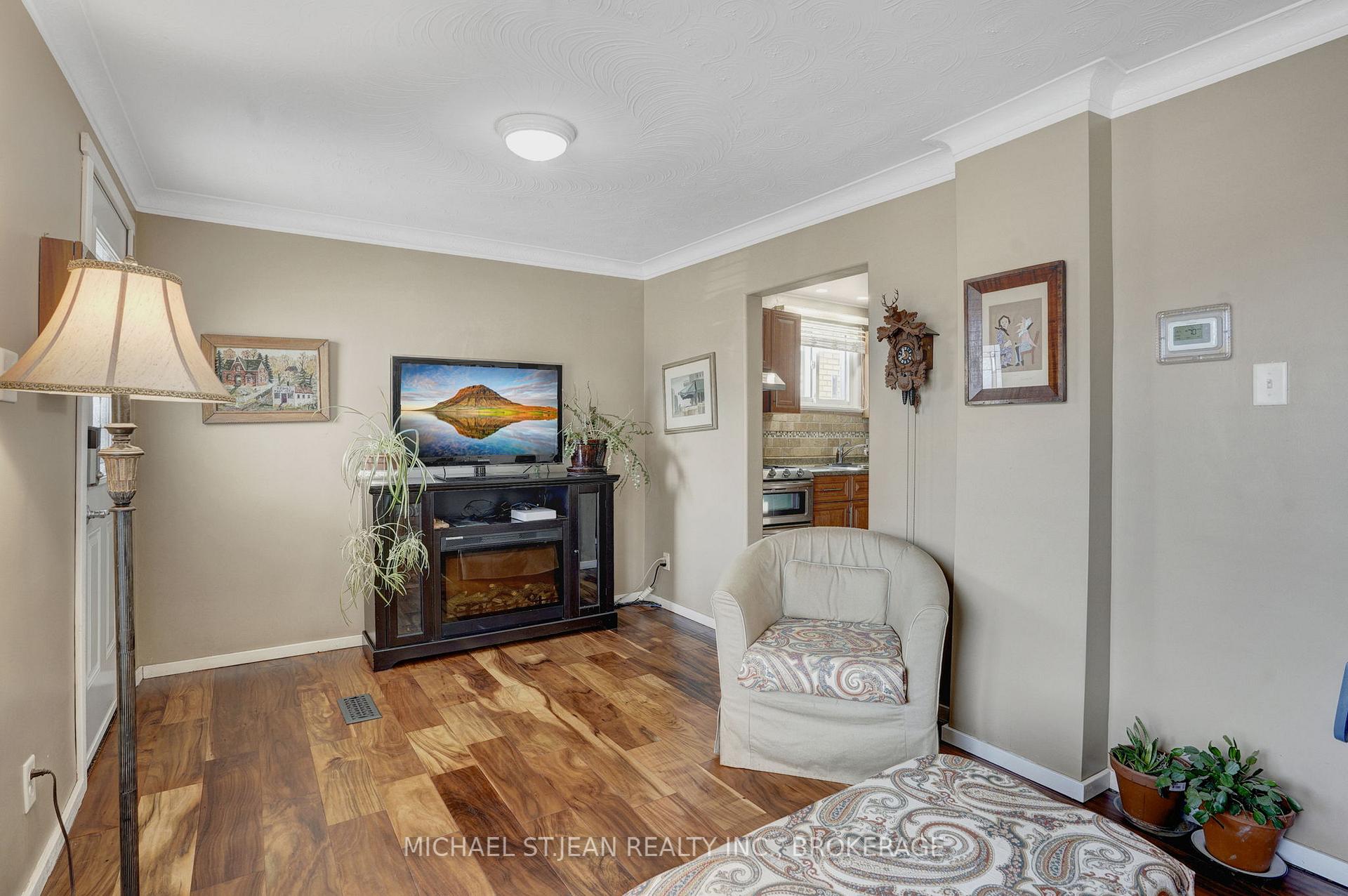 Photo 8 of 99 Beland Avenue N, Hamilton, McQuesten — HOMEH