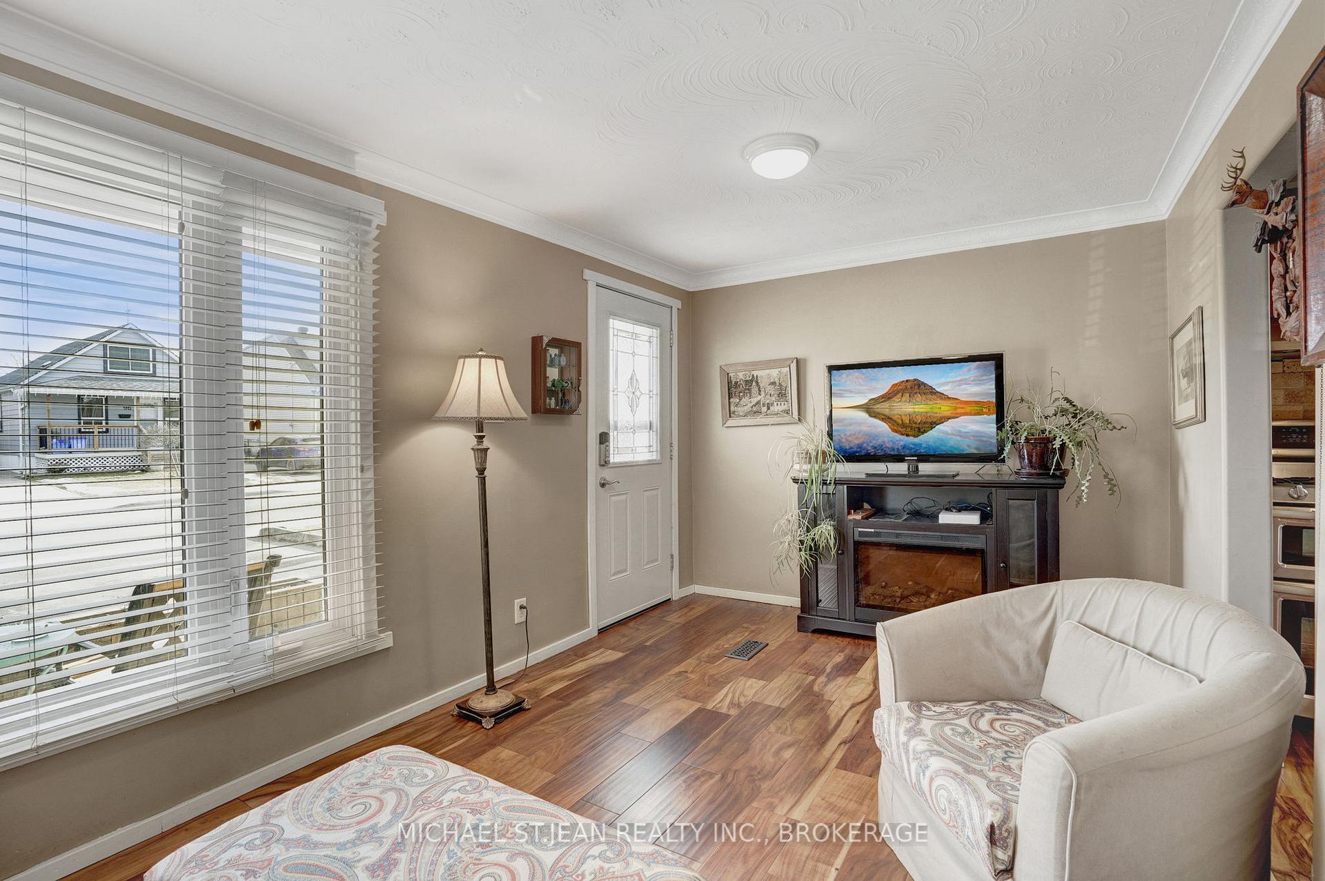 Photo 9 of 99 Beland Avenue N, Hamilton, McQuesten — HOMEH