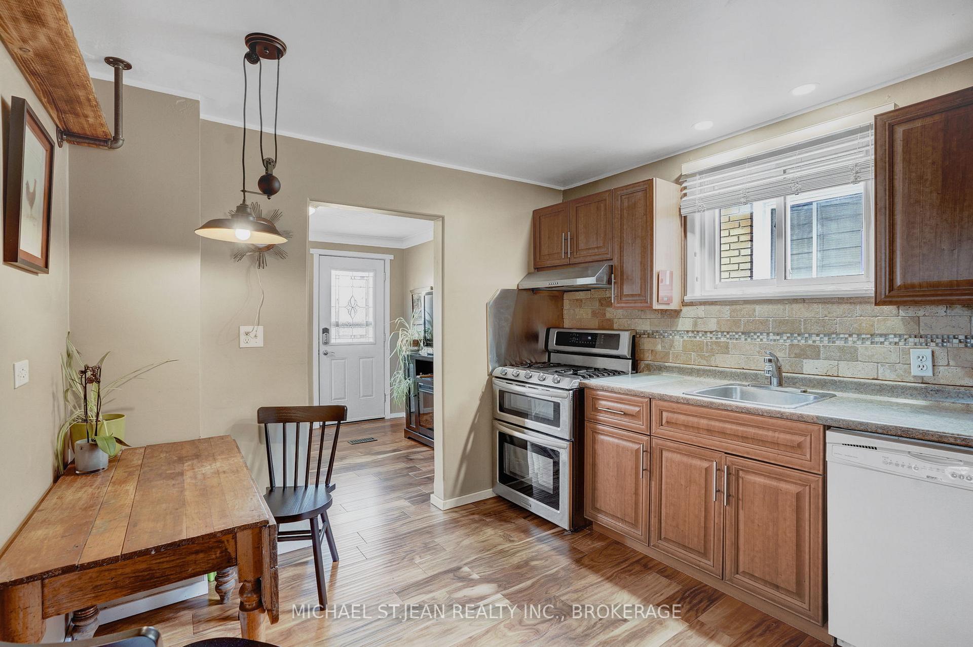Photo 11 of 99 Beland Avenue N, Hamilton, McQuesten — HOMEH