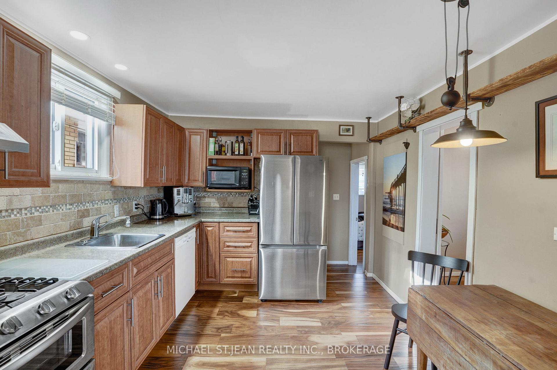 Photo 12 of 99 Beland Avenue N, Hamilton, McQuesten — HOMEH
