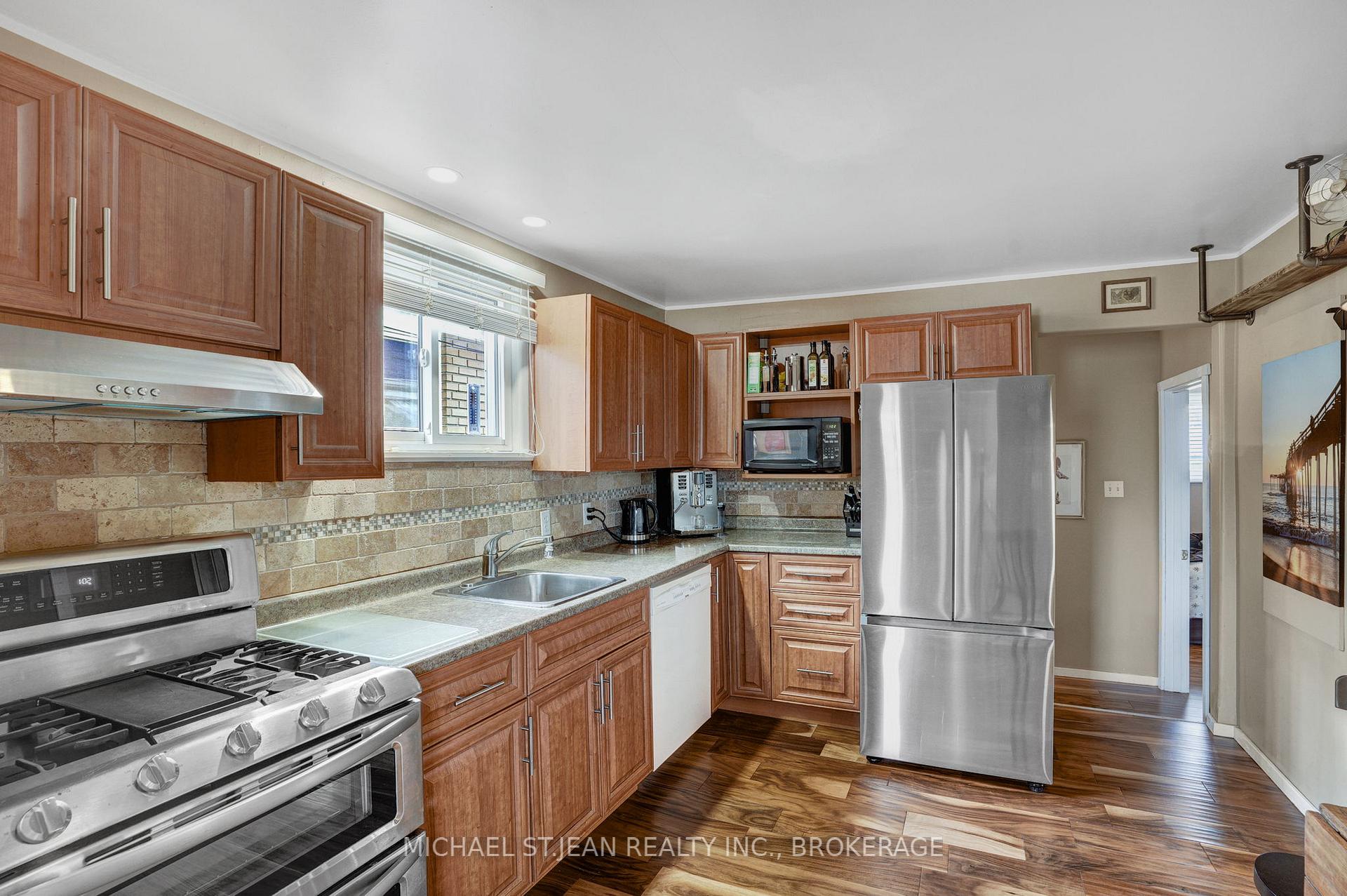 Photo 13 of 99 Beland Avenue N, Hamilton, McQuesten — HOMEH
