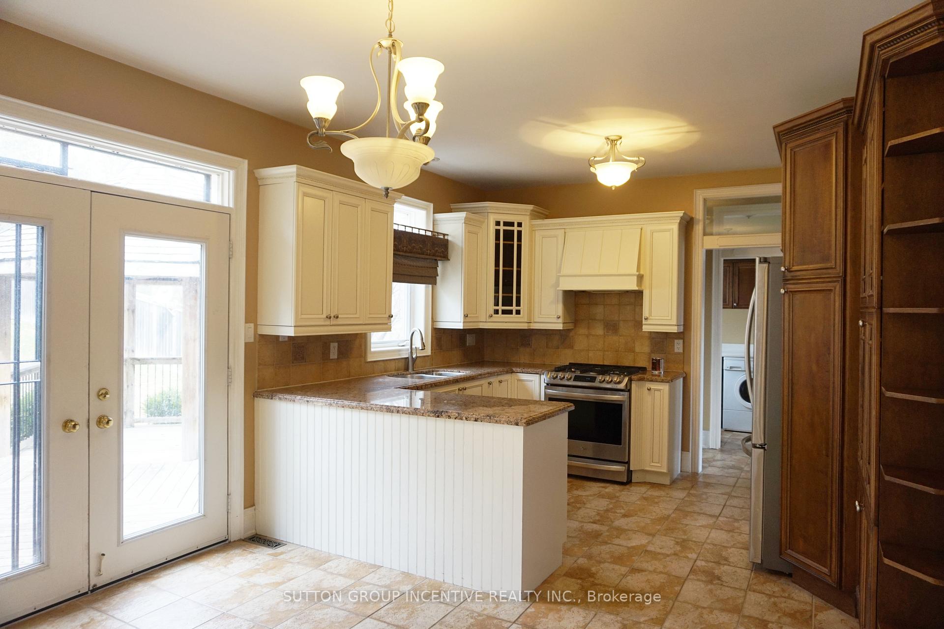 Photo 4 of 76 Cumming Drive, Barrie, Ardagh — HOMEH