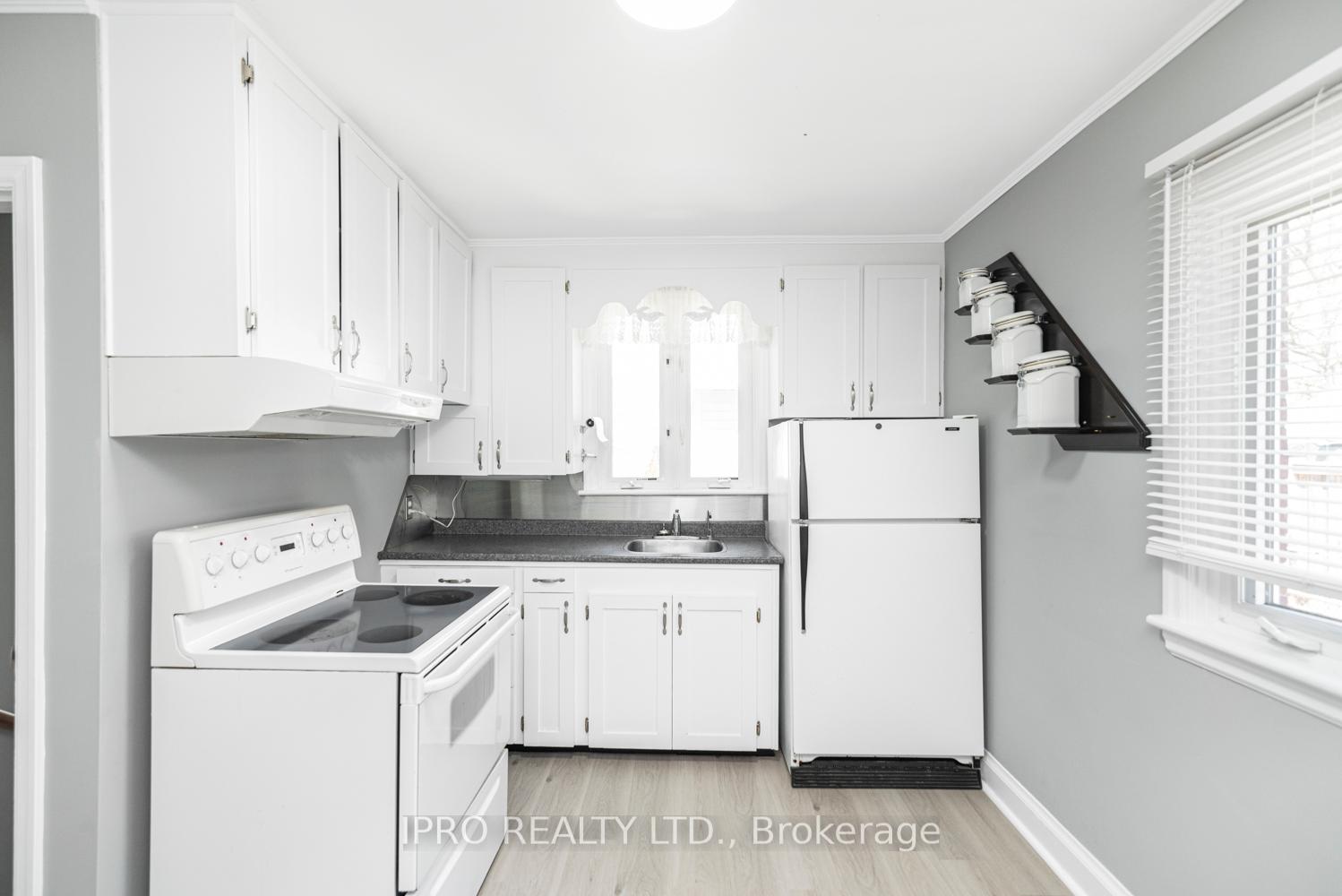 Photo 7 of 6 West 1st Street, Hamilton, Bonnington — HOMEH