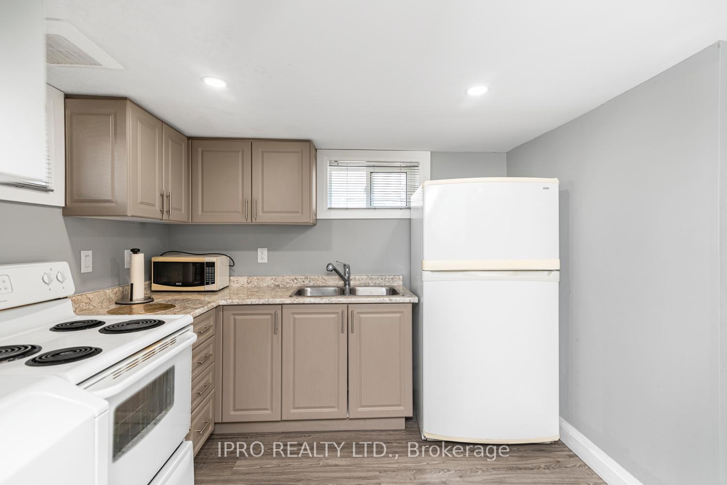 Photo 16 of 6 West 1st Street, Hamilton, Bonnington — HOMEH