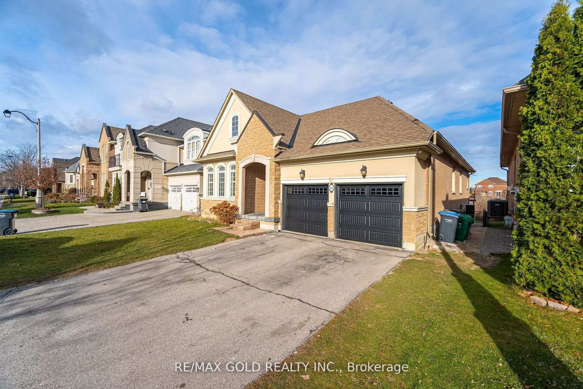 Photo 4 of 21 Eaglesprings Crescent, Brampton, Bram East — HOMEH