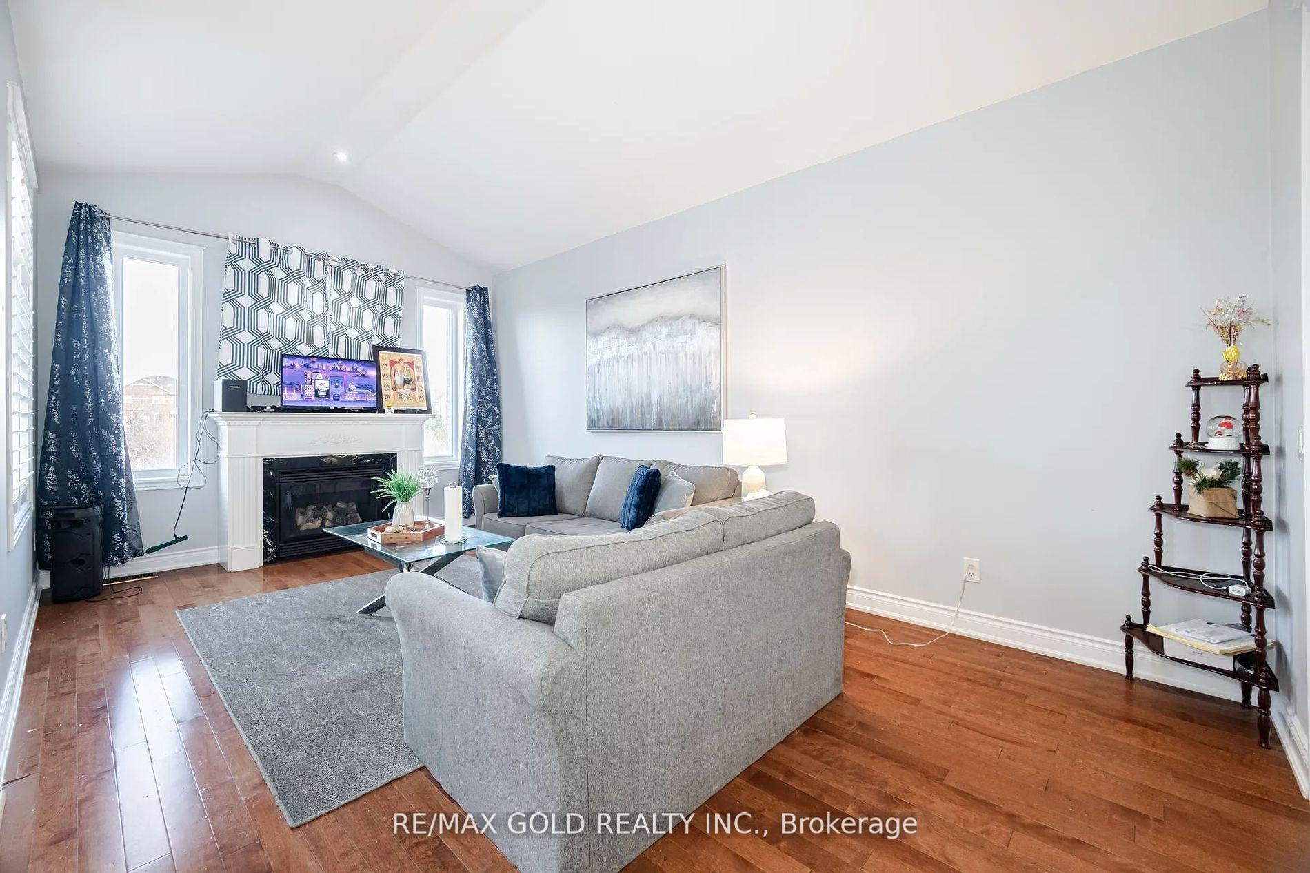 Photo 10 of 21 Eaglesprings Crescent, Brampton, Bram East — HOMEH