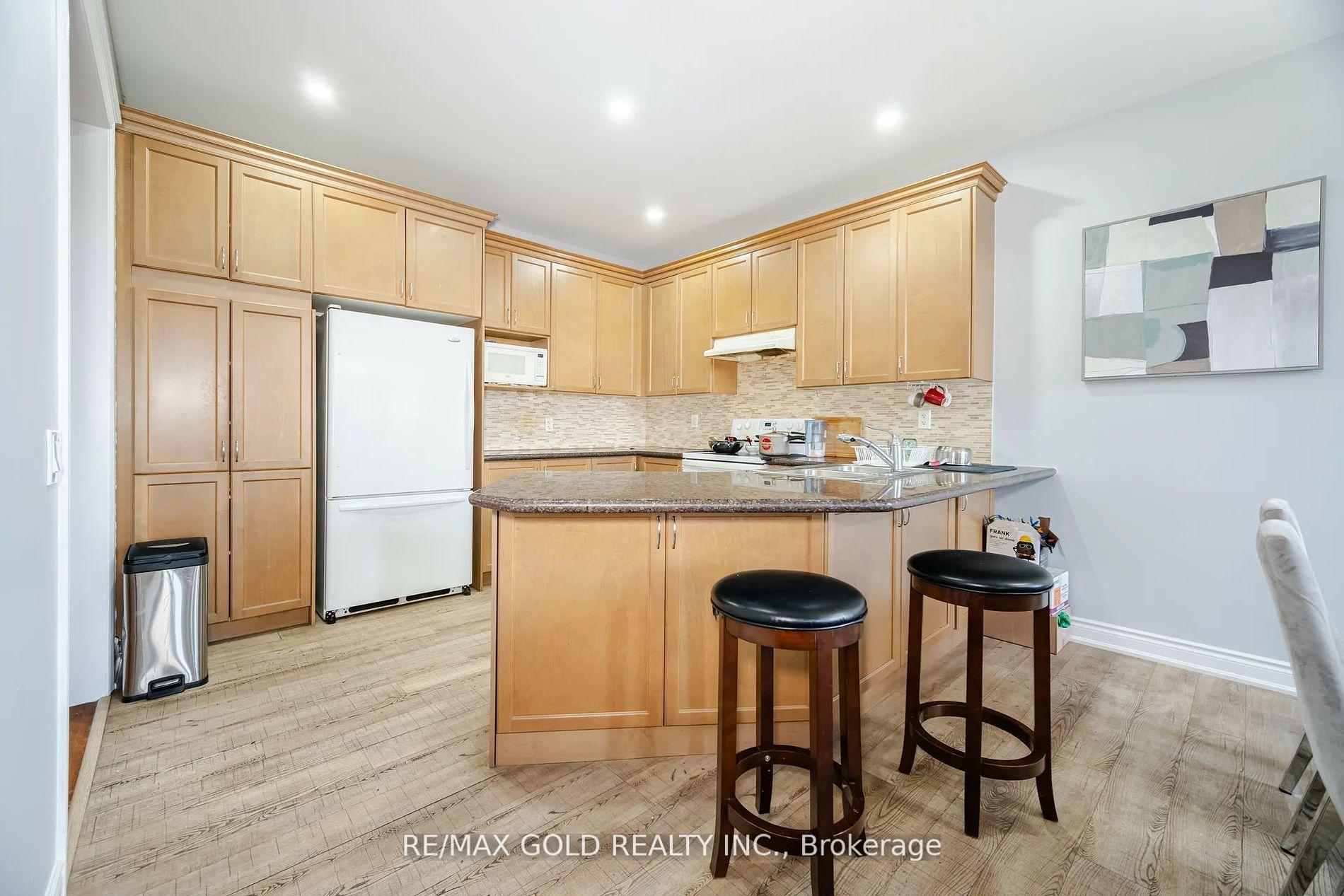 Photo 13 of 21 Eaglesprings Crescent, Brampton, Bram East — HOMEH