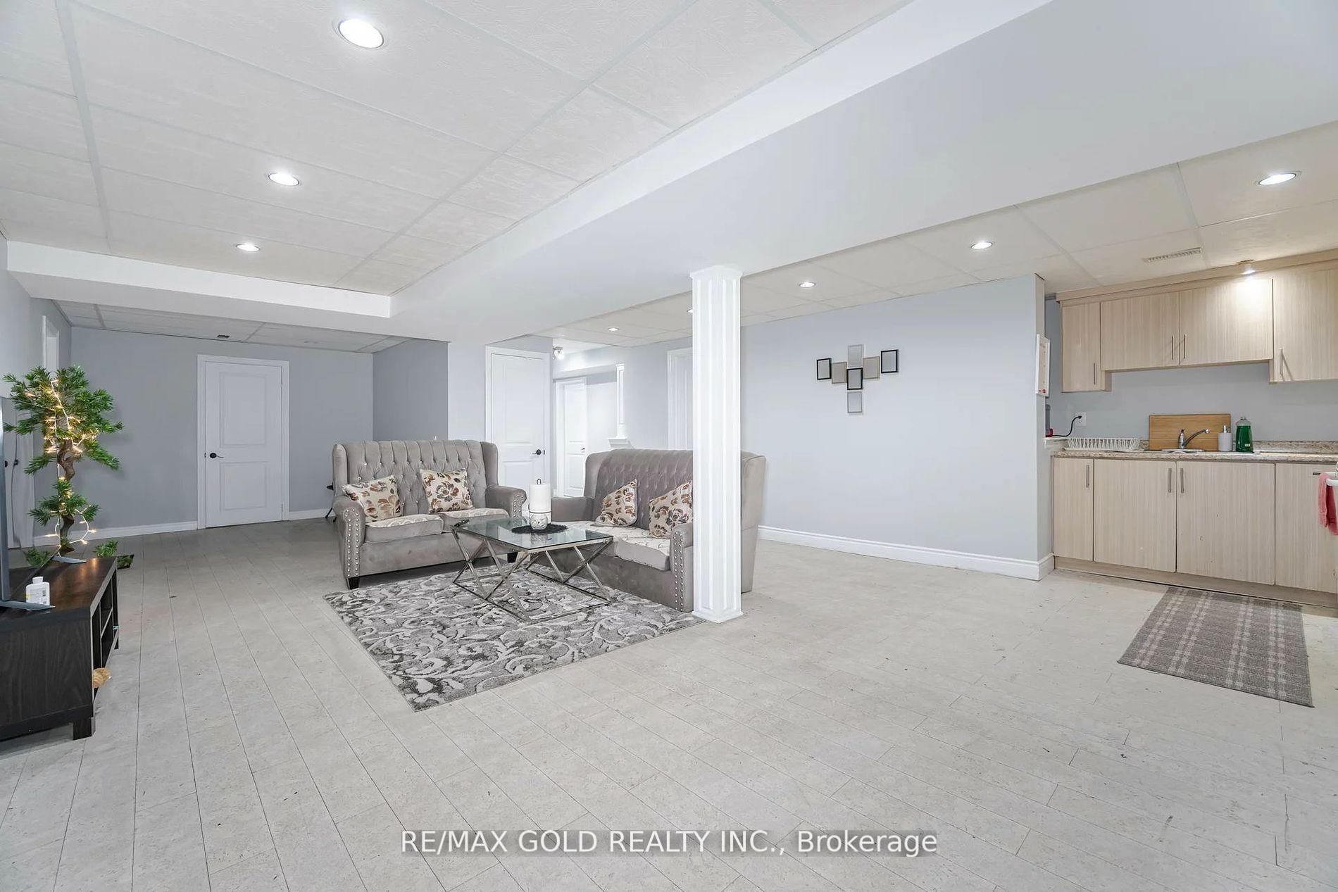 Photo 18 of 21 Eaglesprings Crescent, Brampton, Bram East — HOMEH