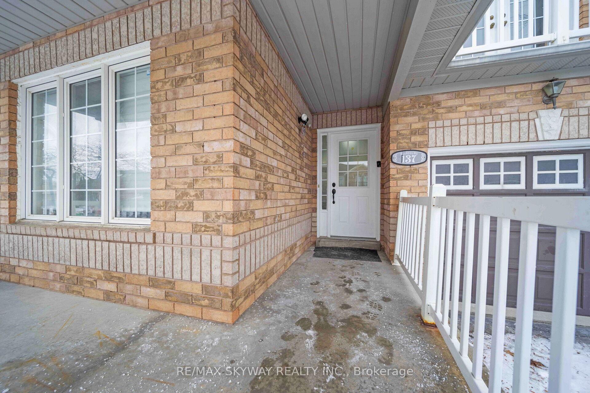 Photo 3 of 137 Seaside Circle, Brampton, Sandringham-Wellington — HOMEH