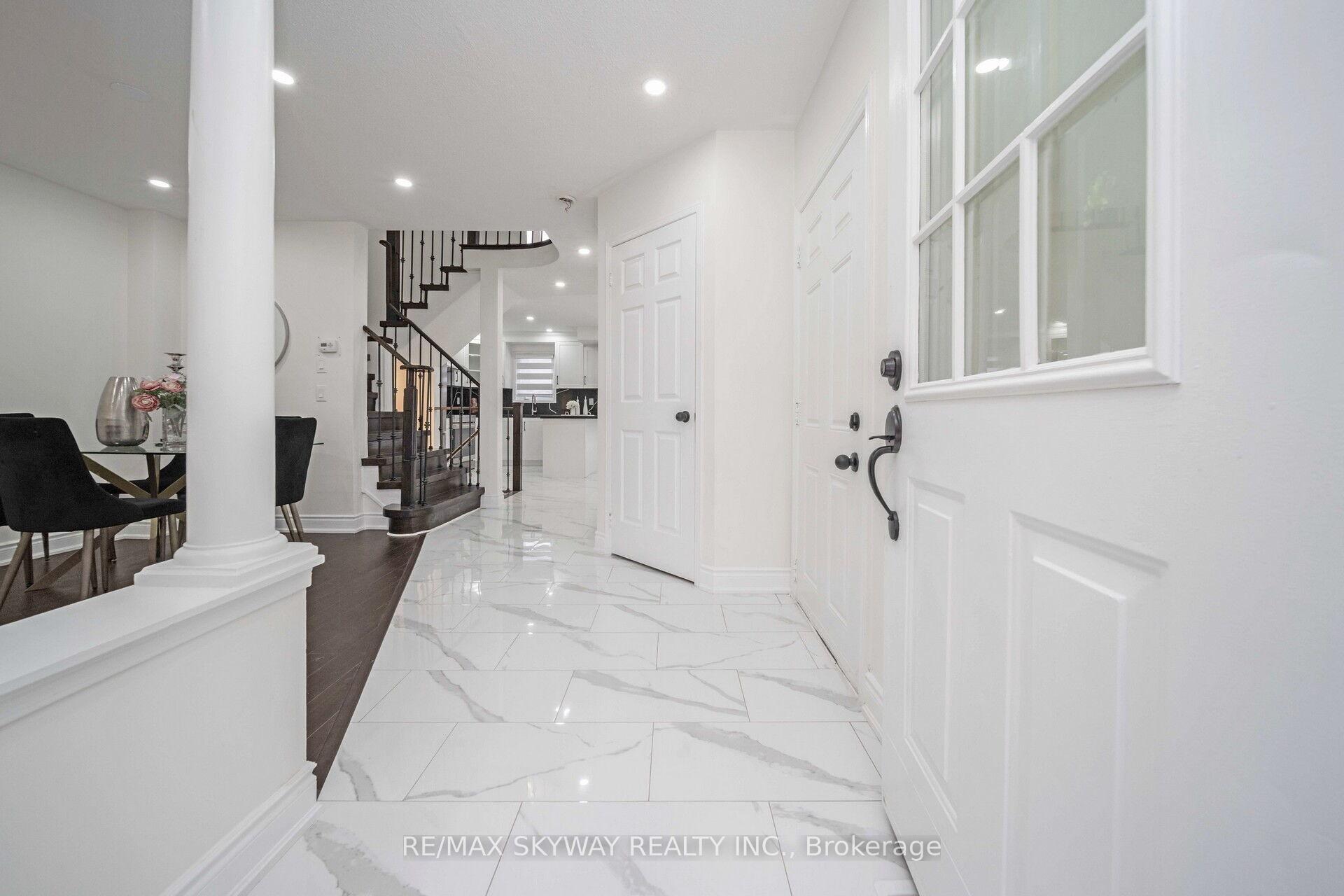 Photo 4 of 137 Seaside Circle, Brampton, Sandringham-Wellington — HOMEH