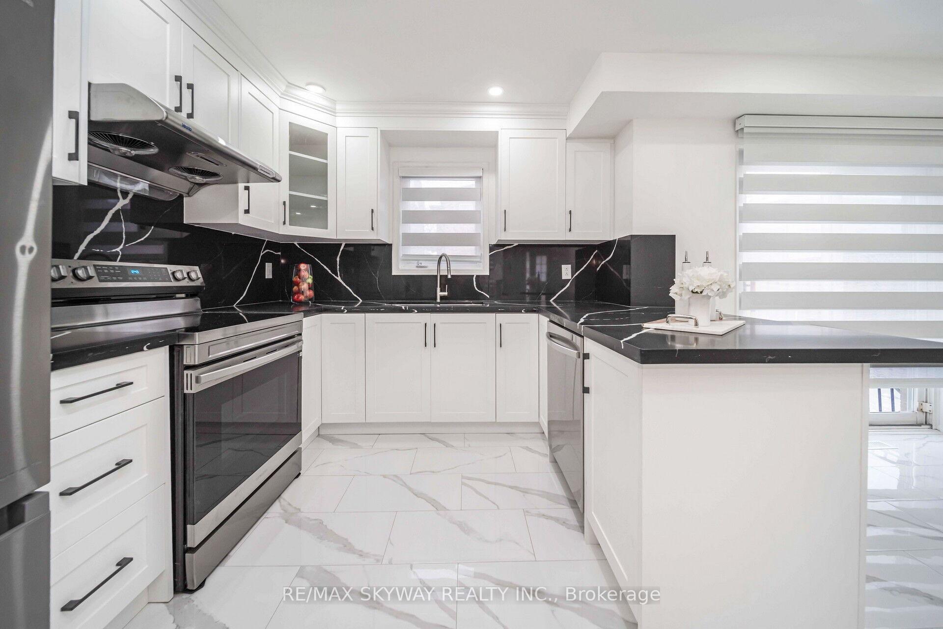 Photo 11 of 137 Seaside Circle, Brampton, Sandringham-Wellington — HOMEH