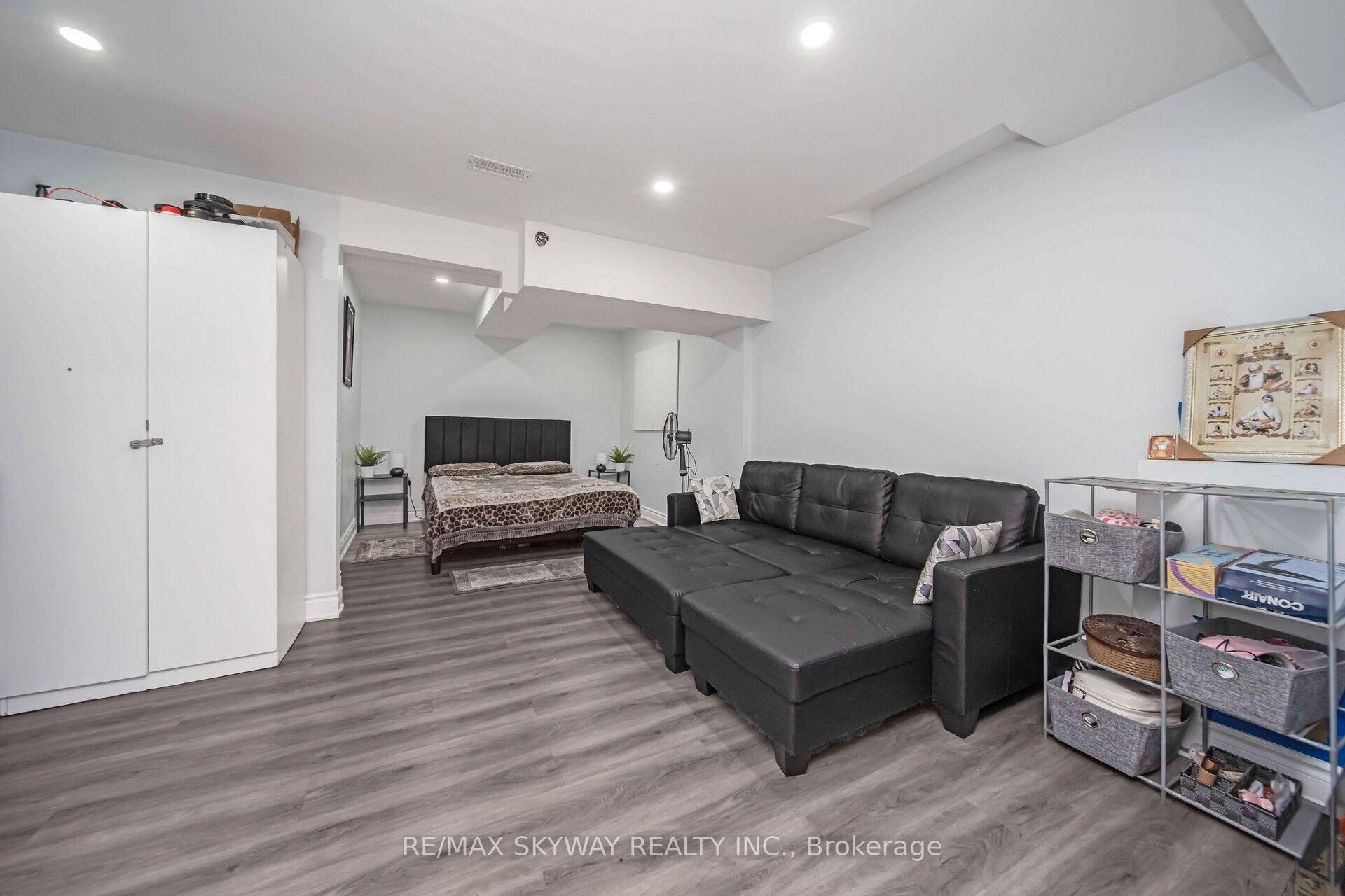 Photo 34 of 137 Seaside Circle, Brampton, Sandringham-Wellington — HOMEH