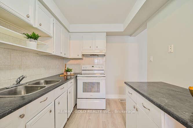Photo 13 of 12 Rusthall Way, Brampton, Madoc — HOMEH