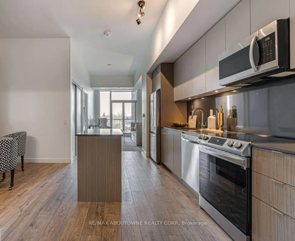 Photo 4 of Unit B0703, 133 Bronte Road, Oakville, Bronte — HOMEH
