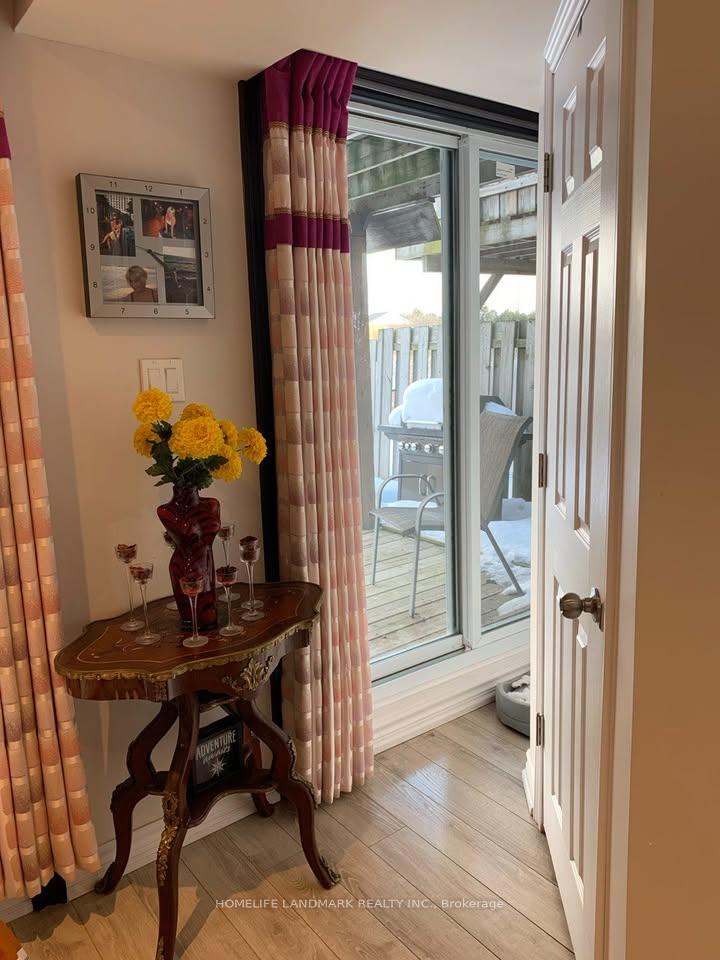 Photo 4 of 274 Pinnacle Trail, Aurora, Bayview Wellington — HOMEH